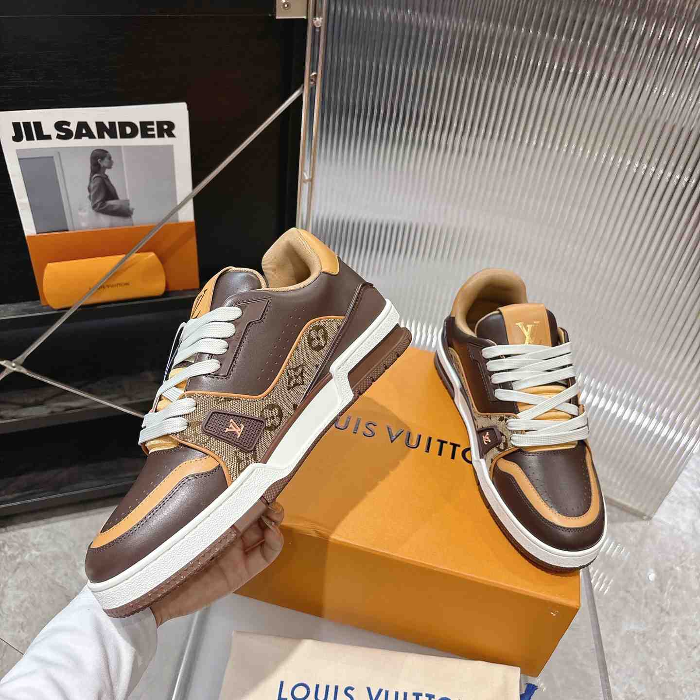 Louis Vuitton LV Trainer Sneaker 1AJ332 (upon uk size） - DesignerGu