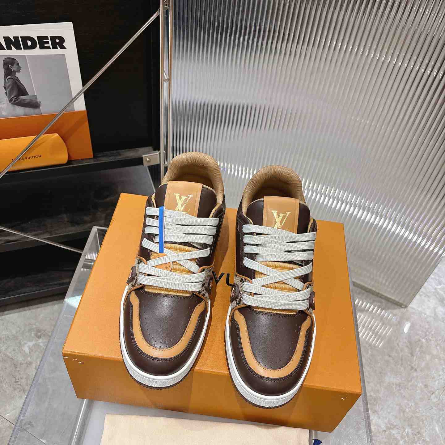 Louis Vuitton LV Trainer Sneaker 1AJ332 (upon uk size） - DesignerGu