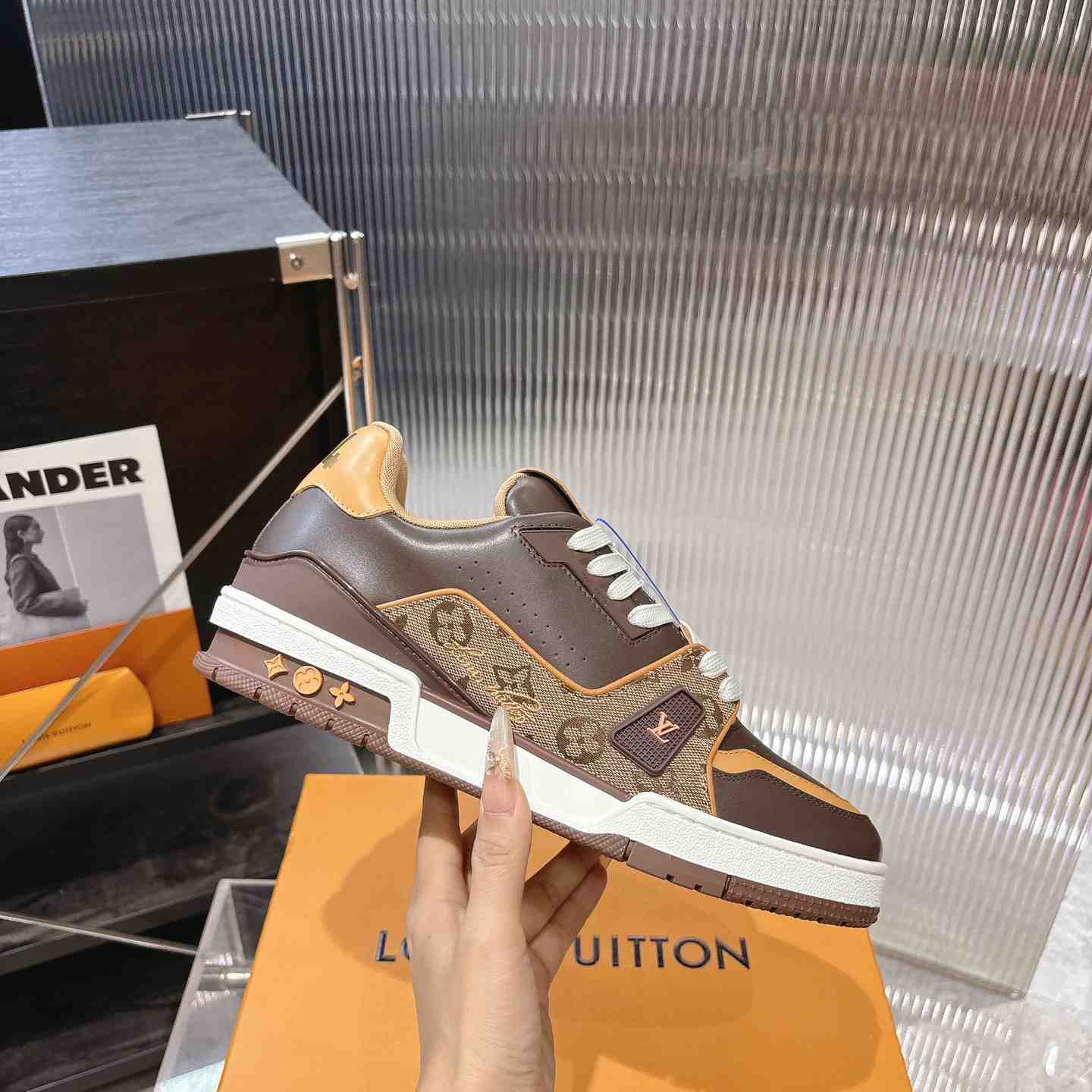 Louis Vuitton LV Trainer Sneaker 1AJ332 (upon uk size） - DesignerGu