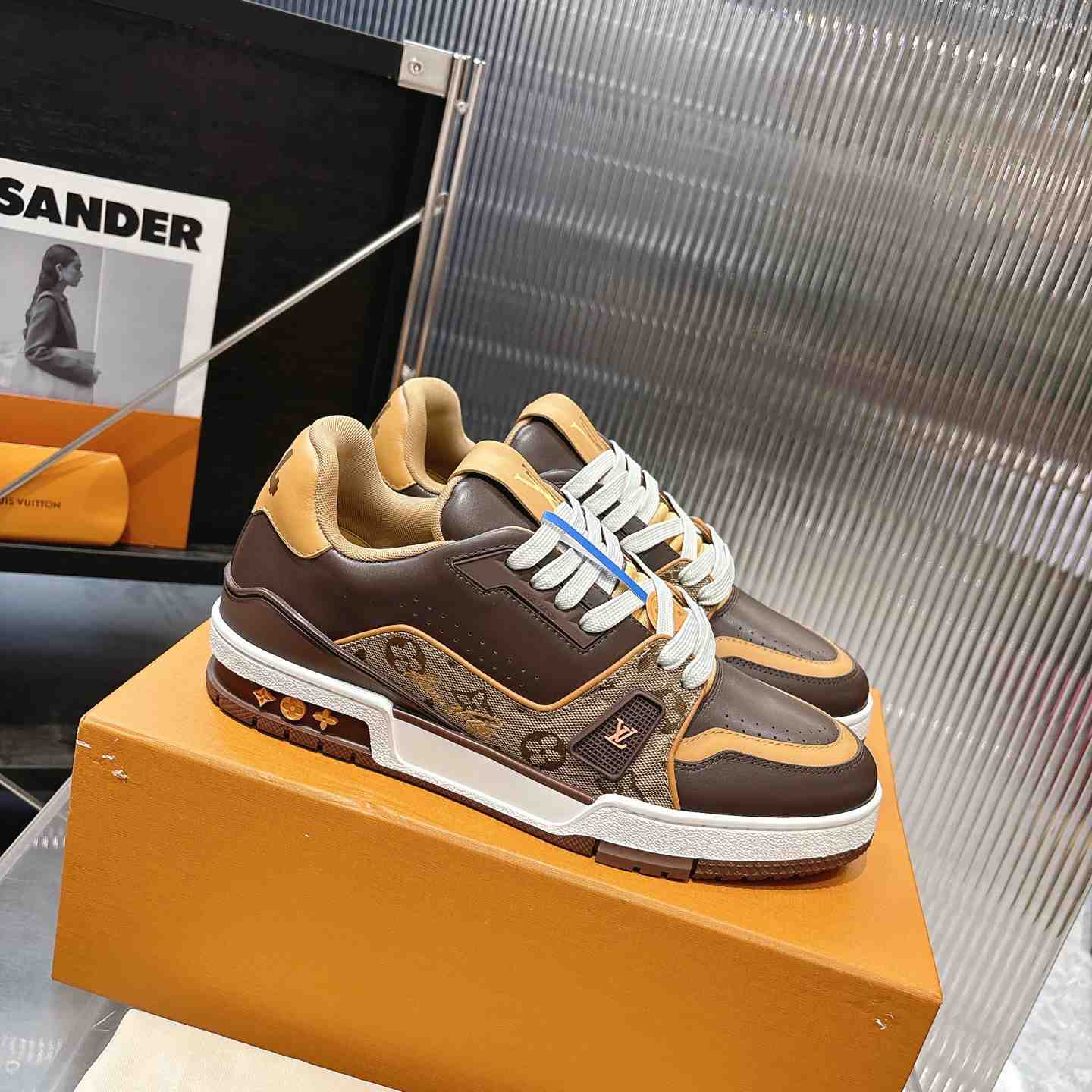 Louis Vuitton LV Trainer Sneaker 1AJ332 (upon uk size） - DesignerGu
