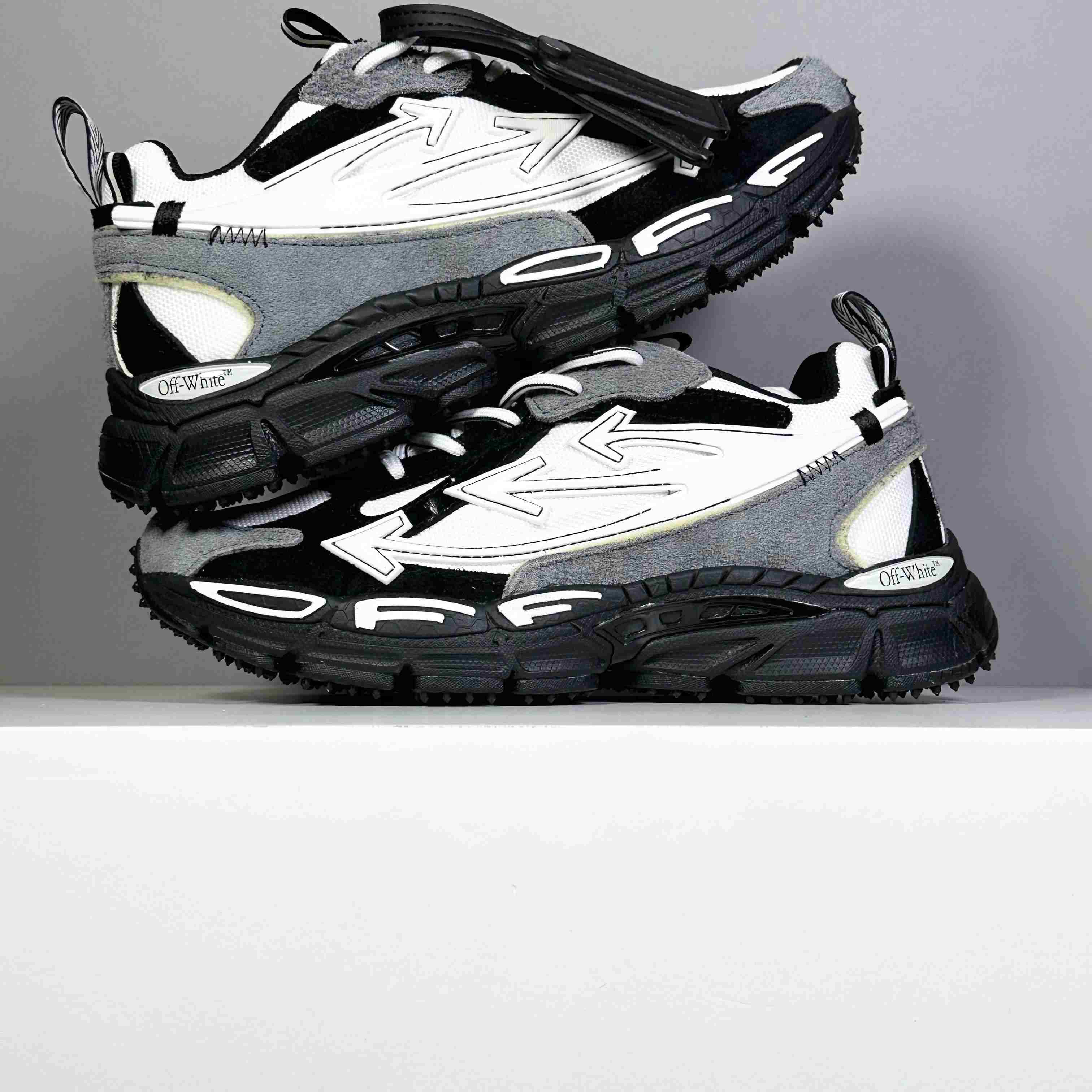Off-White Black & White 'Be Right Back' Suede Sneakers - DesignerGu