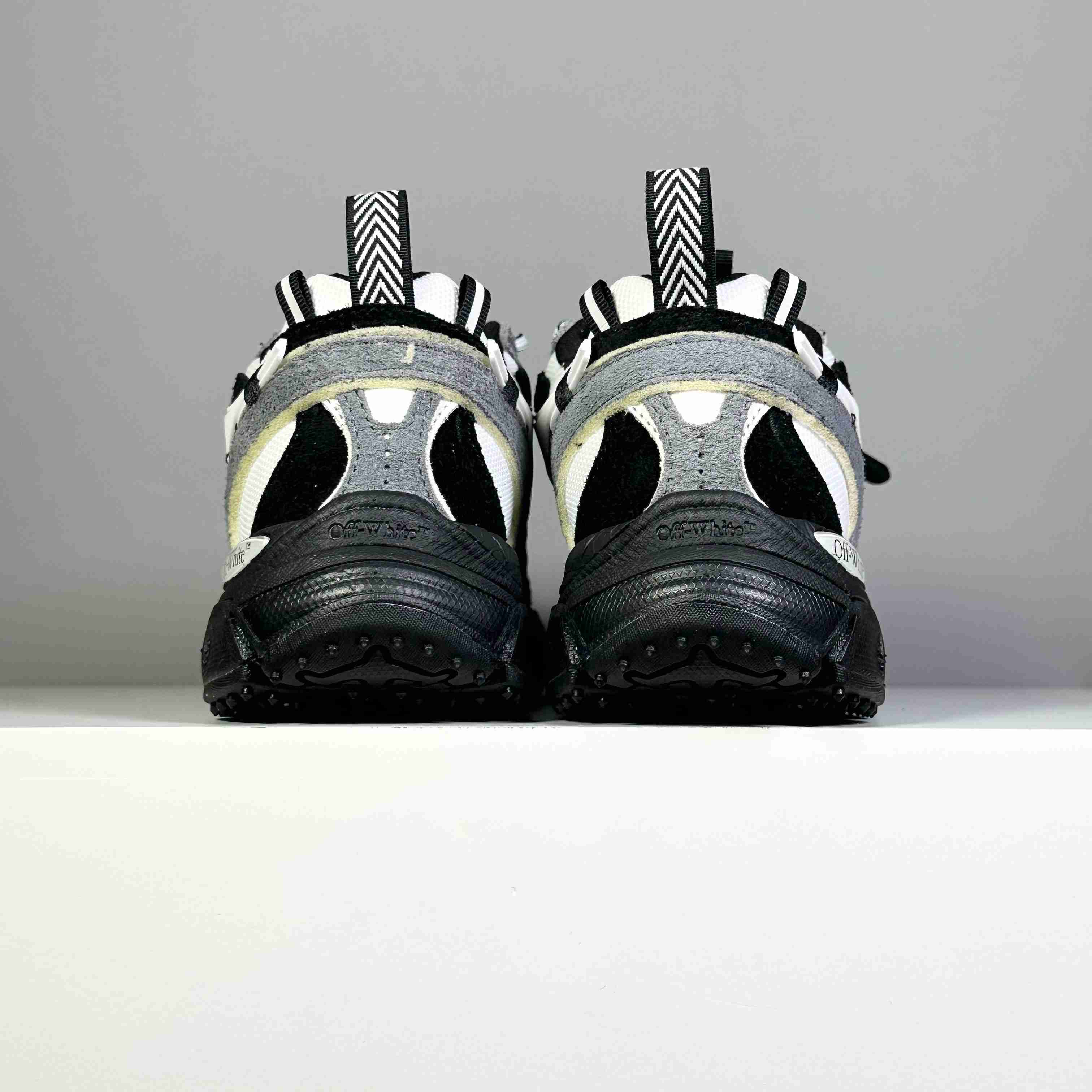 Off-White Black & White 'Be Right Back' Suede Sneakers - DesignerGu