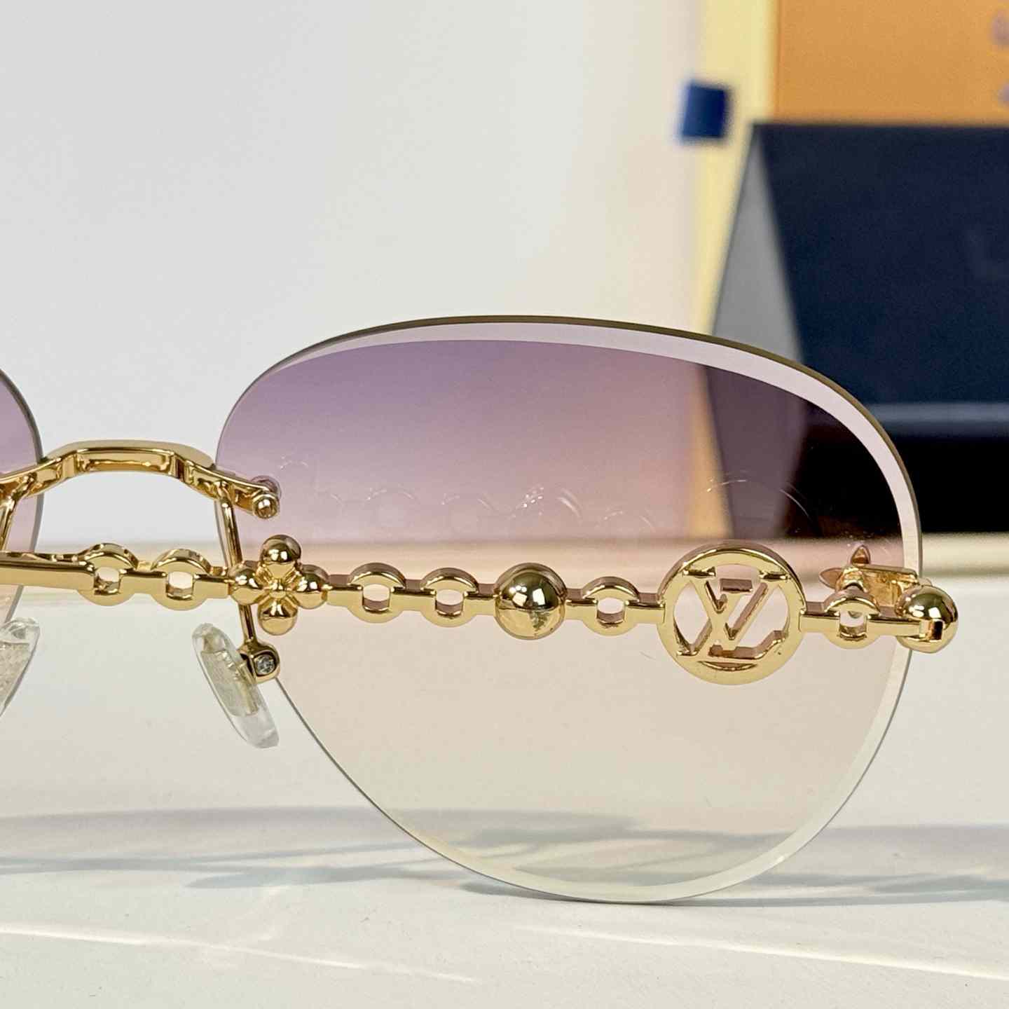 Louis Vuitton Z3168U Sunglasses   - DesignerGu