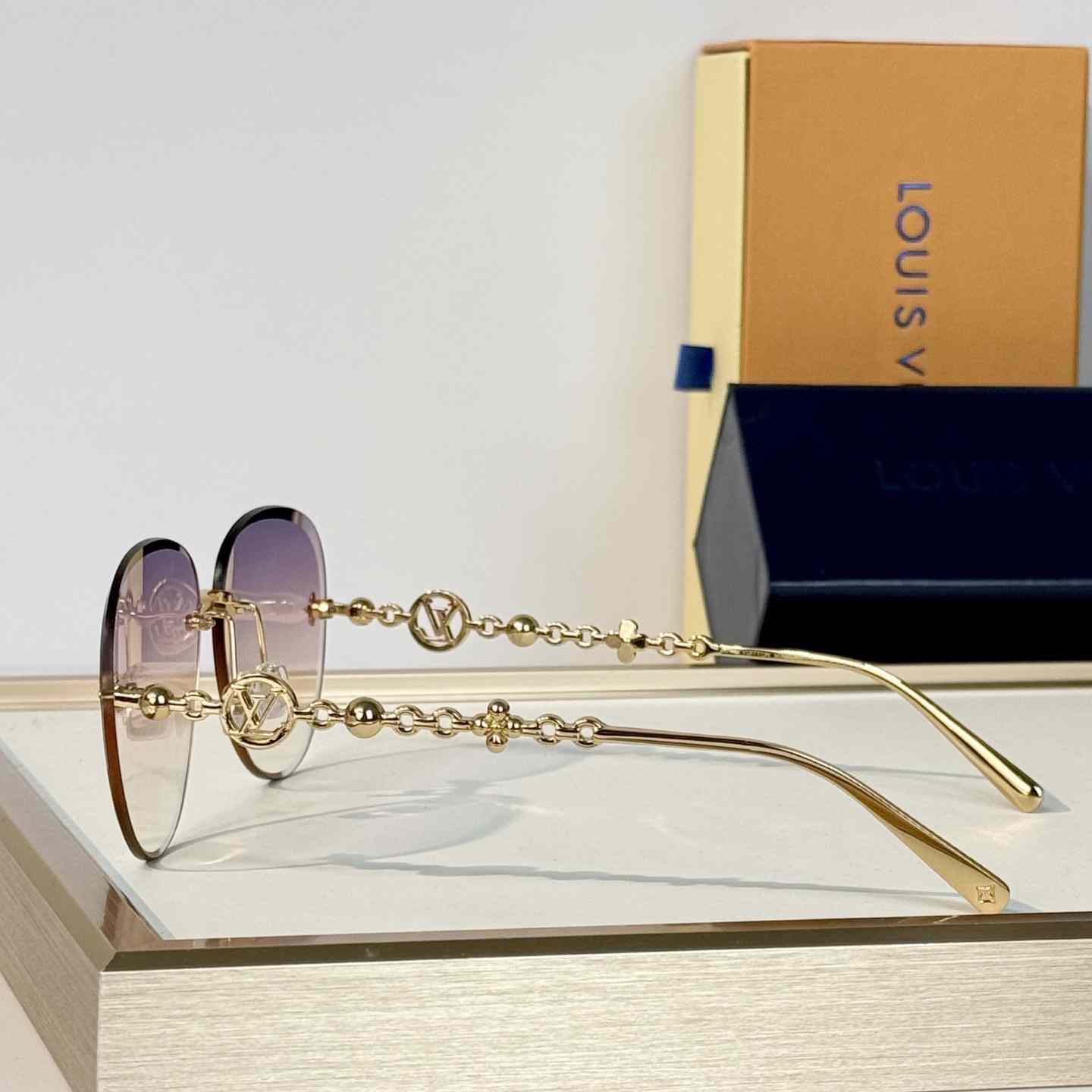 Louis Vuitton Z3168U Sunglasses   - DesignerGu