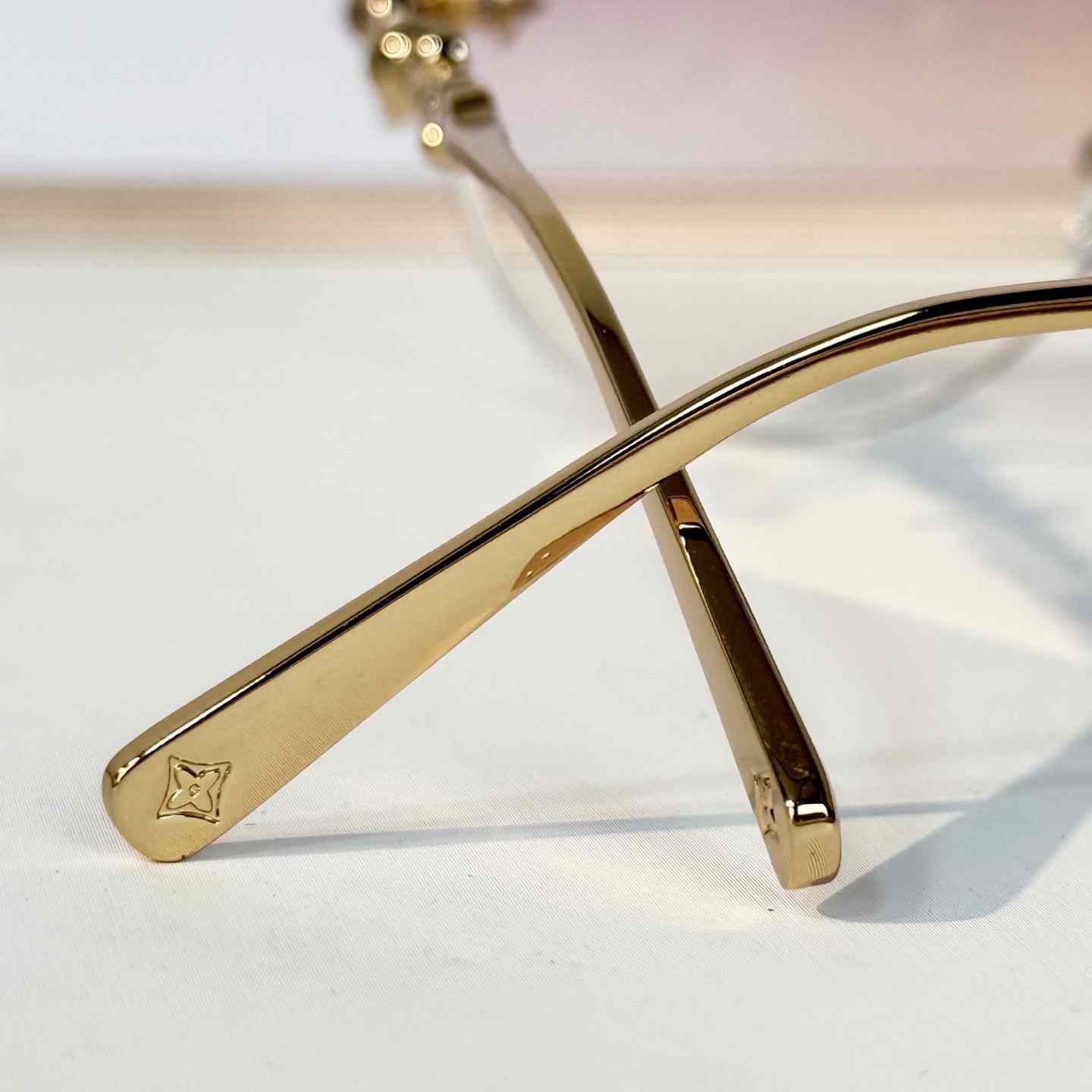 Louis Vuitton Z3168U Sunglasses   - DesignerGu