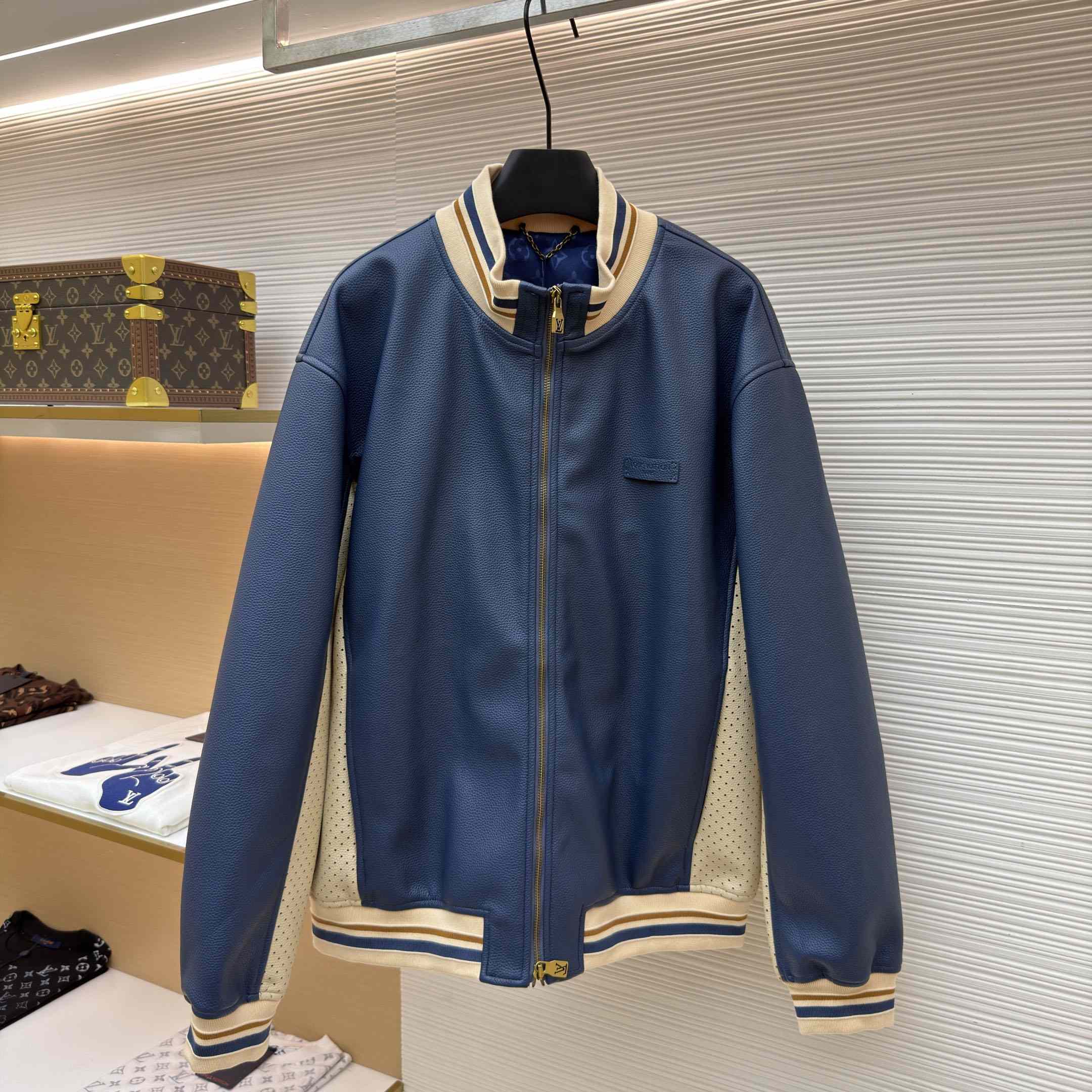 Louis Vuitton Sporty Leather Track Top 1AK6V2 - DesignerGu