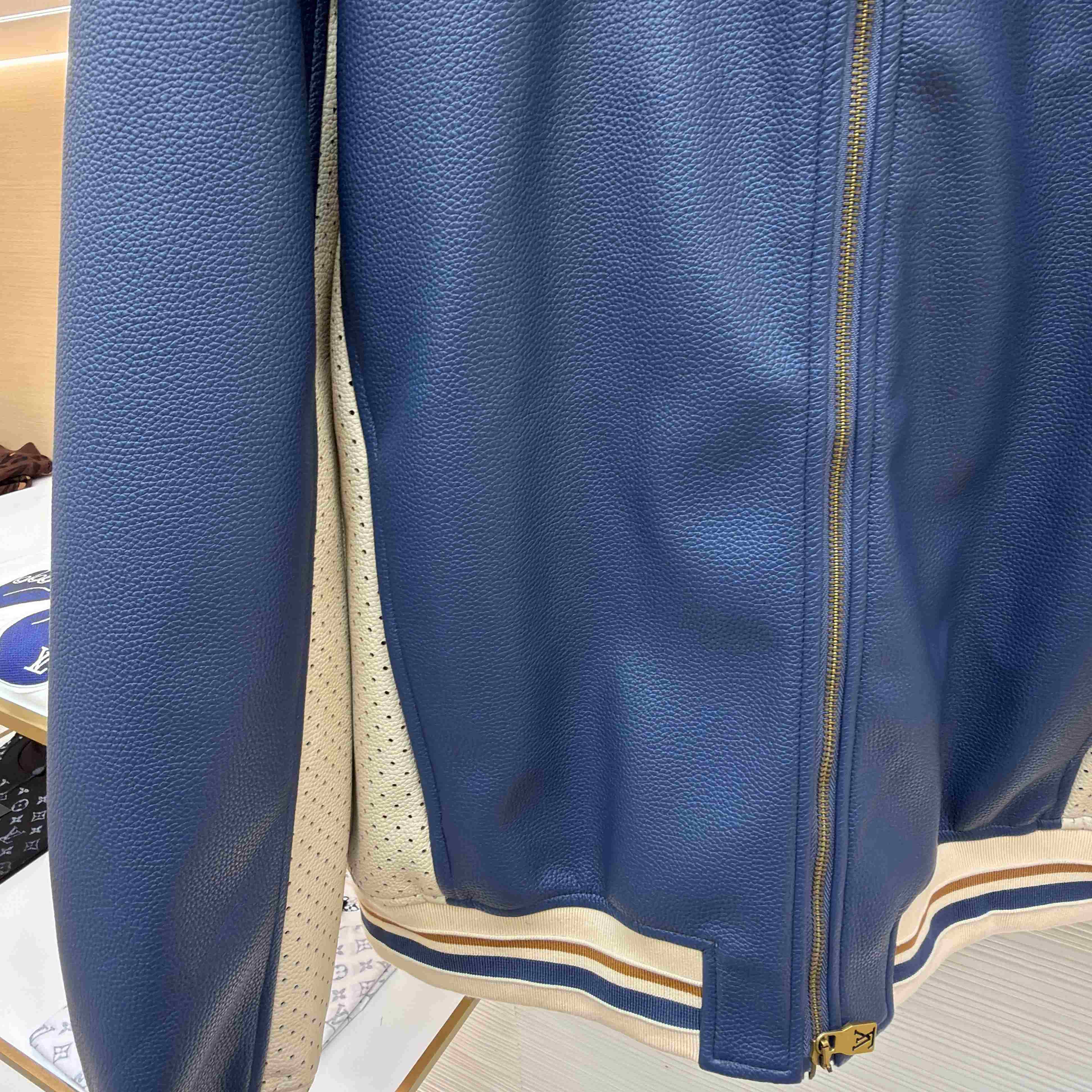 Louis Vuitton Sporty Leather Track Top 1AK6V2 - DesignerGu