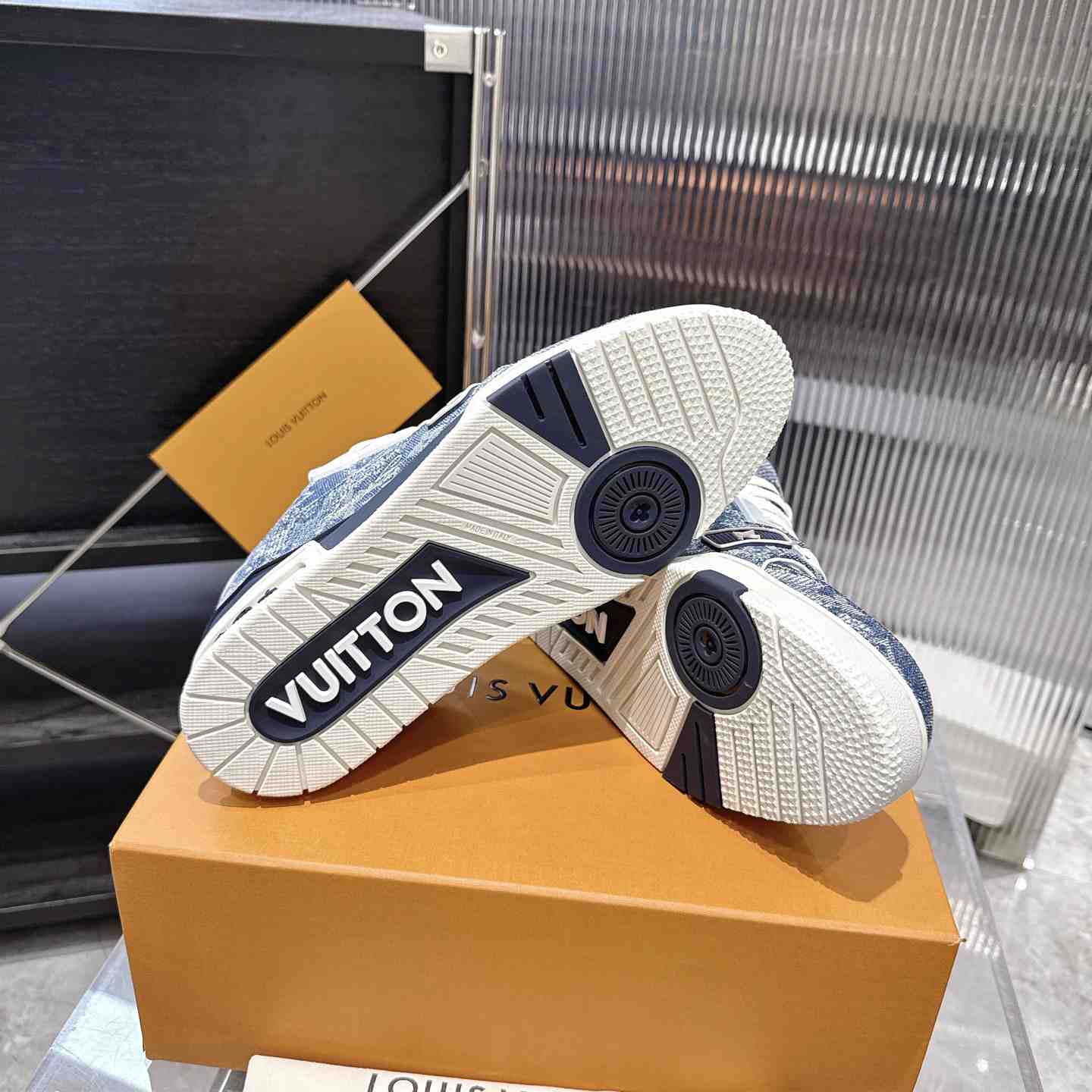 Louis Vuitton LV Trainer Sneaker 1AJAR0 (upon uk size） - DesignerGu