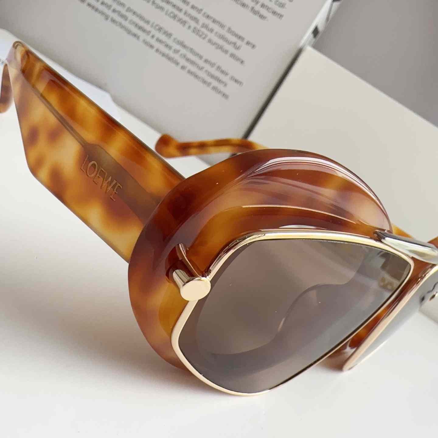 Loewe LW40120I Sunglasses   - DesignerGu