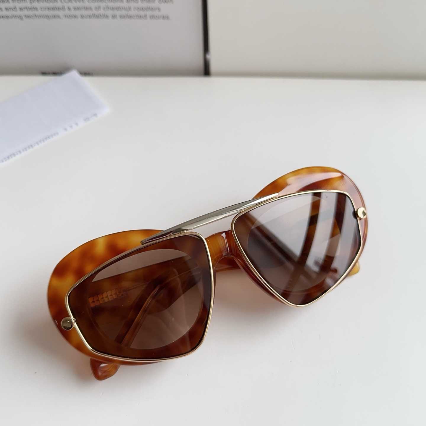 Loewe LW40120I Sunglasses   - DesignerGu