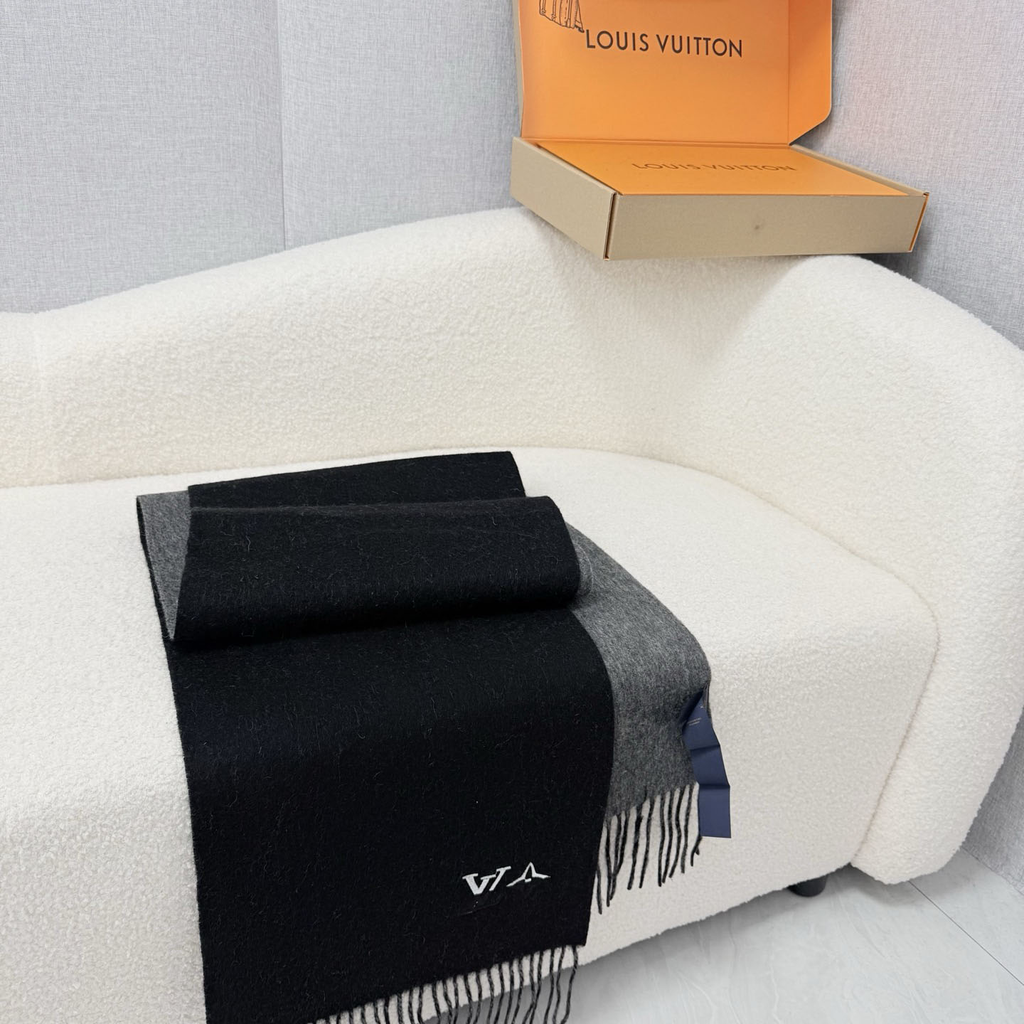 Louis Vuitton LV Dual Scarf - DesignerGu