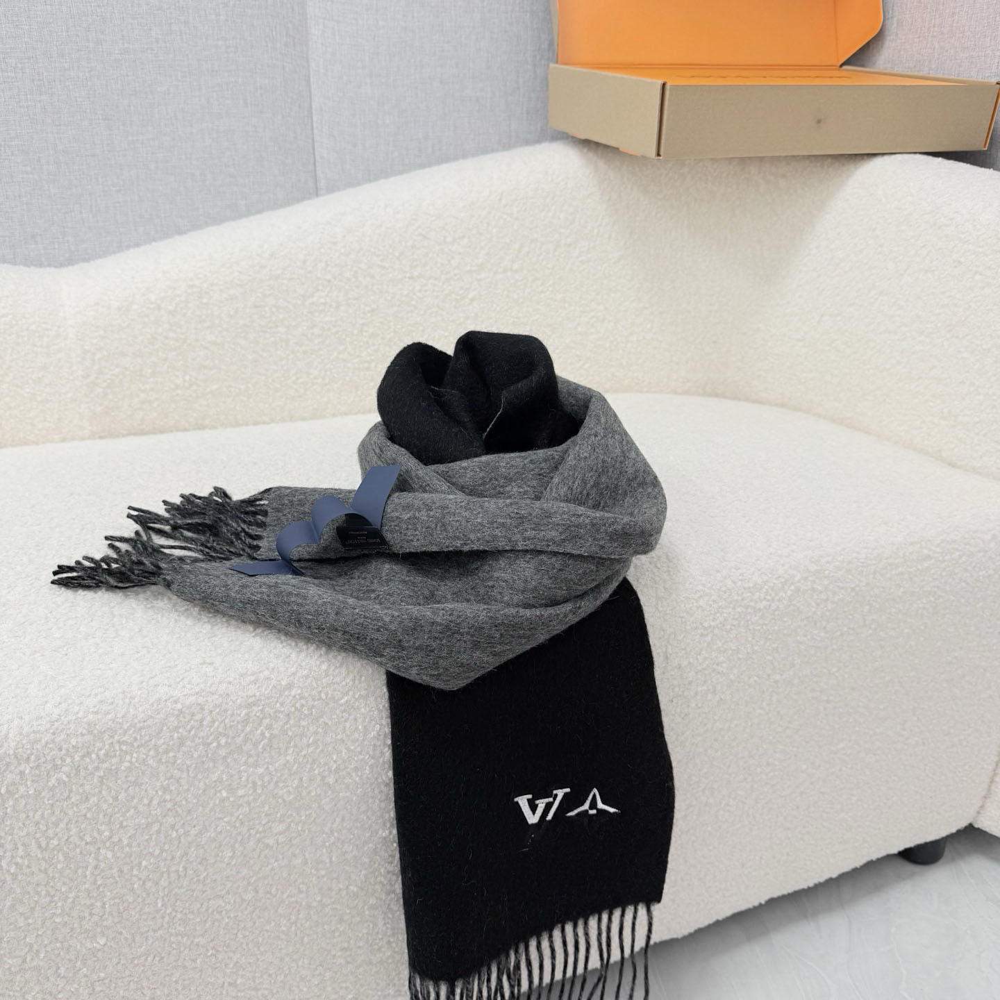 Louis Vuitton LV Dual Scarf - DesignerGu