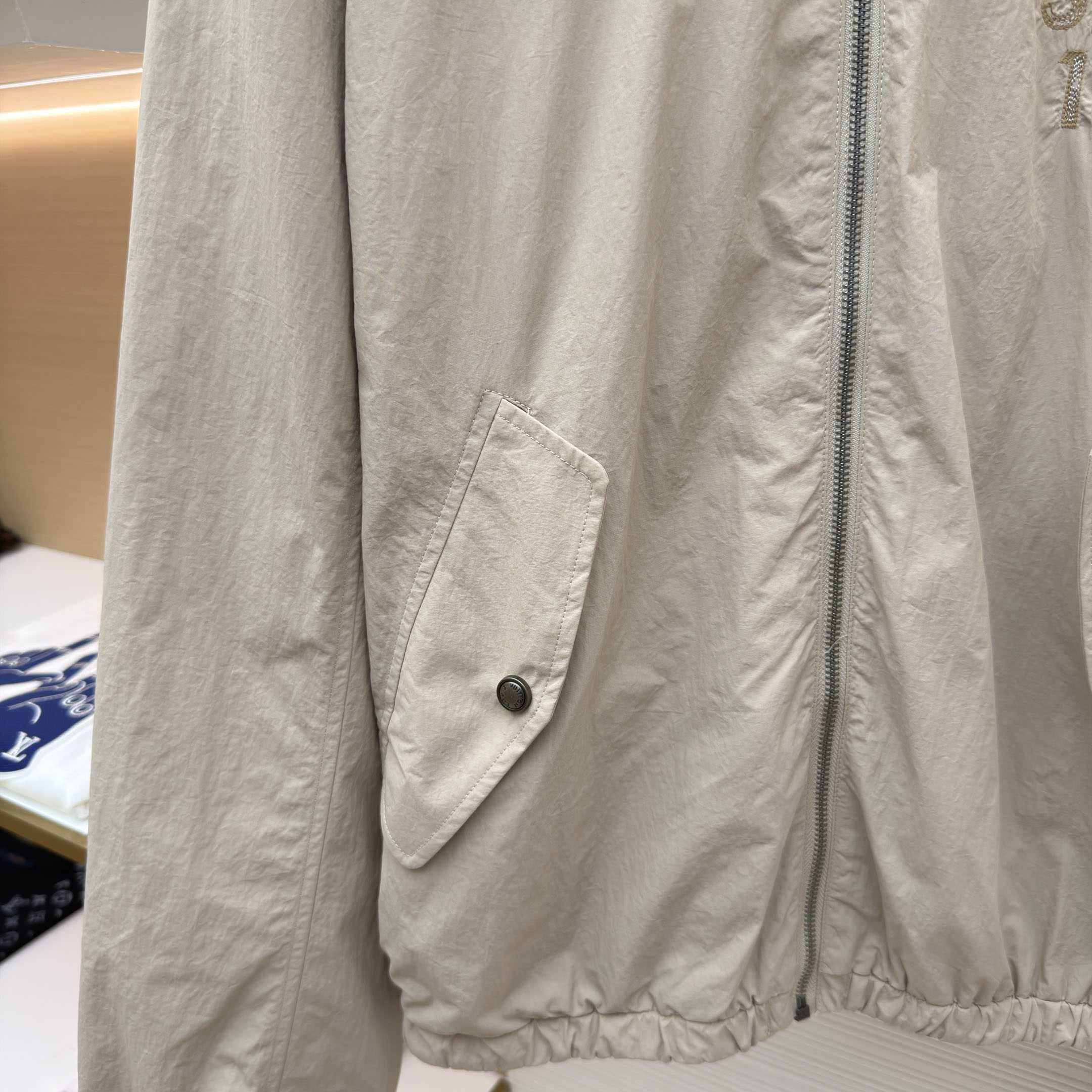 Louis Vuitton Reversible Windbreaker 1AJUW3 - DesignerGu