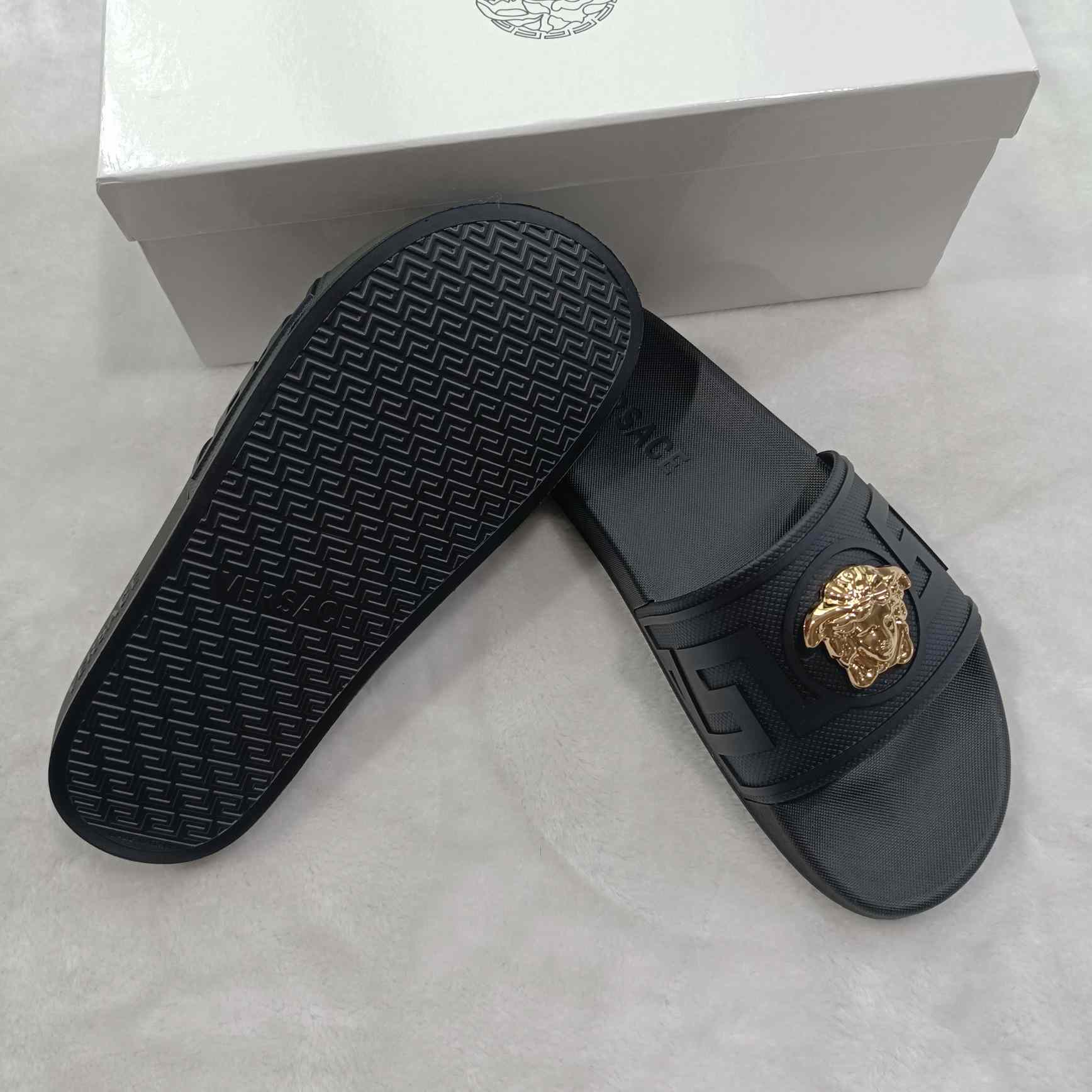 Versace Medusa Rubber Slide Sandals - DesignerGu