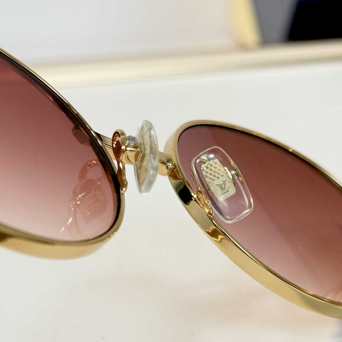 Louis Vuitton Z7336U Sunglasses   - DesignerGu