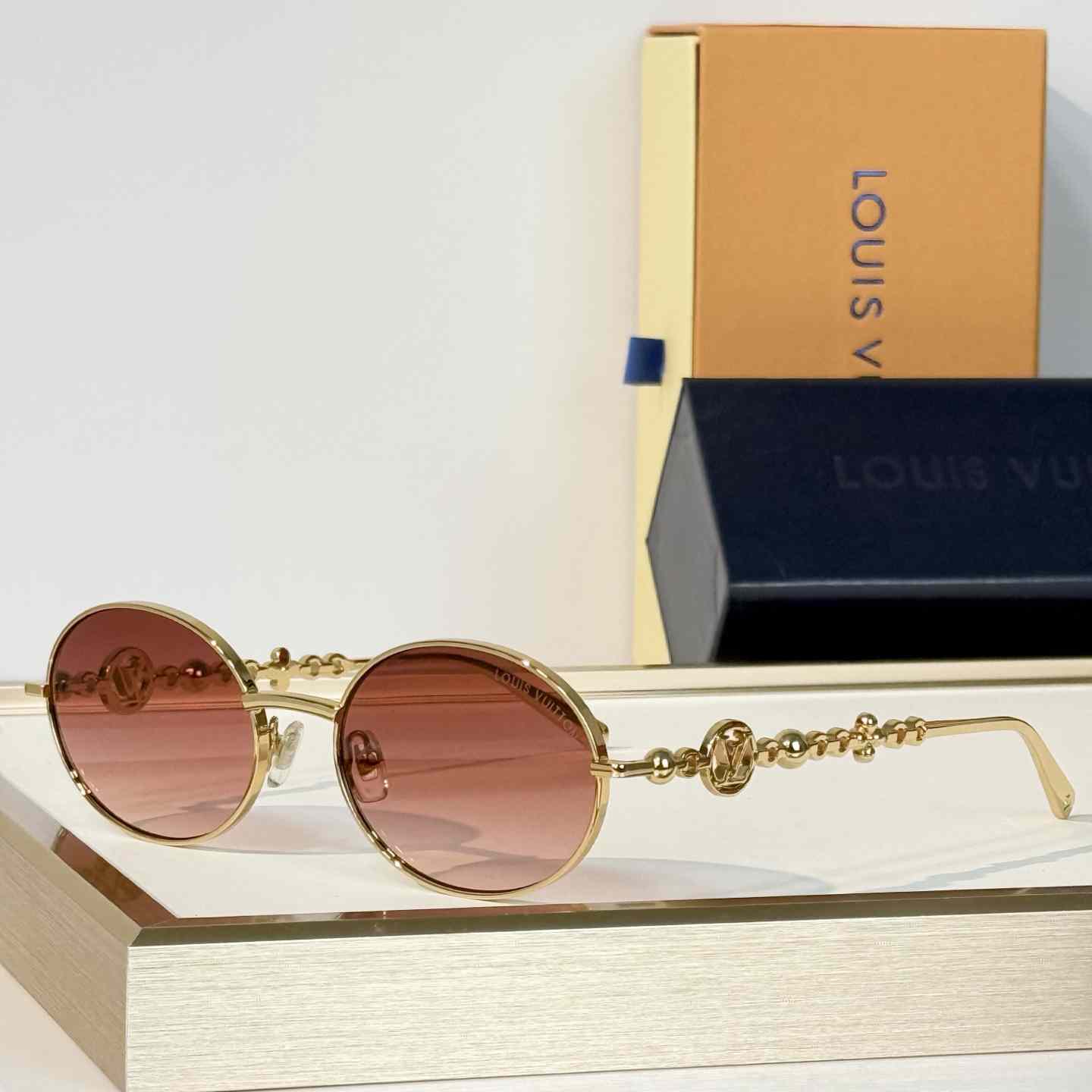 Louis Vuitton Z7336U Sunglasses   - DesignerGu