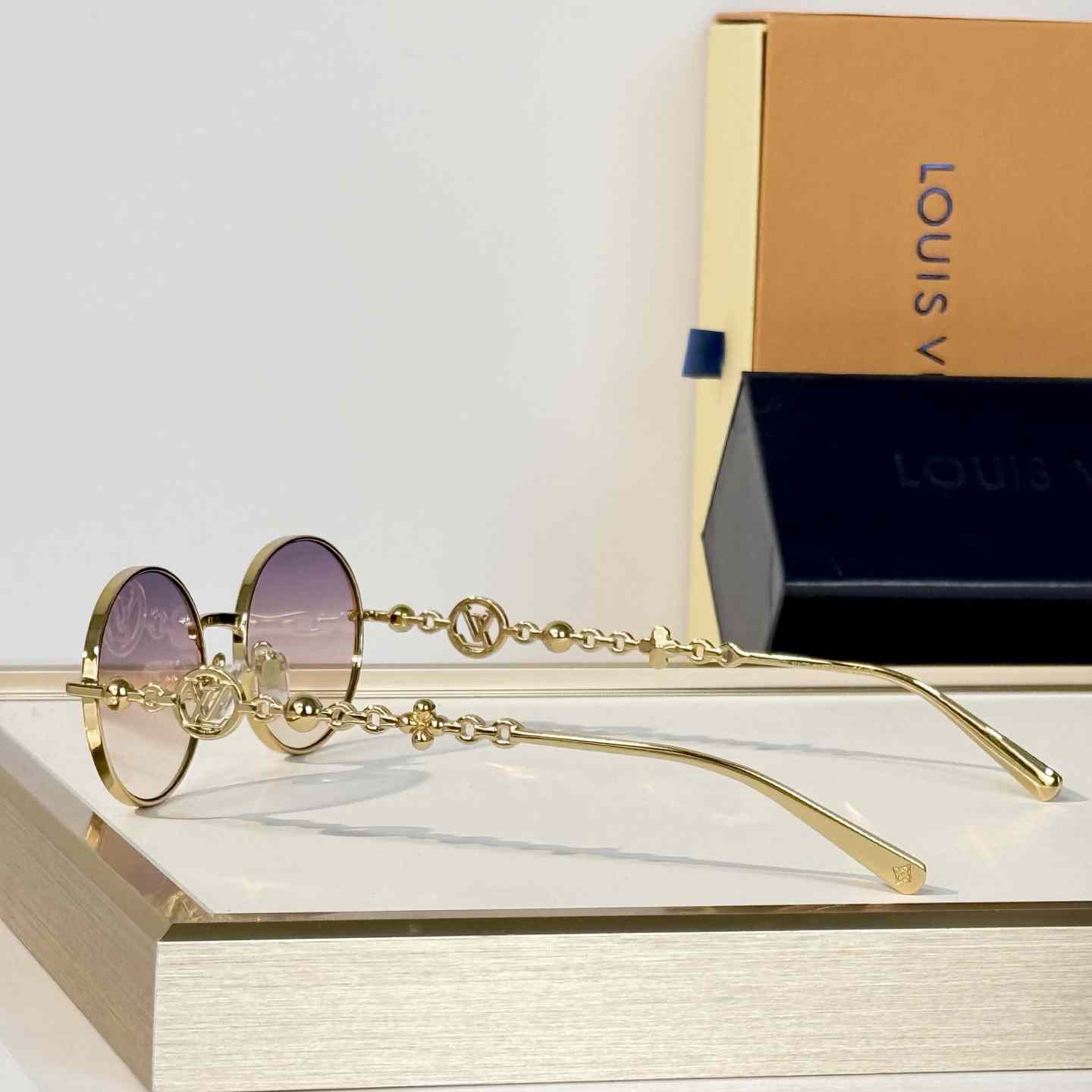 Louis Vuitton Z7336U Sunglasses   - DesignerGu