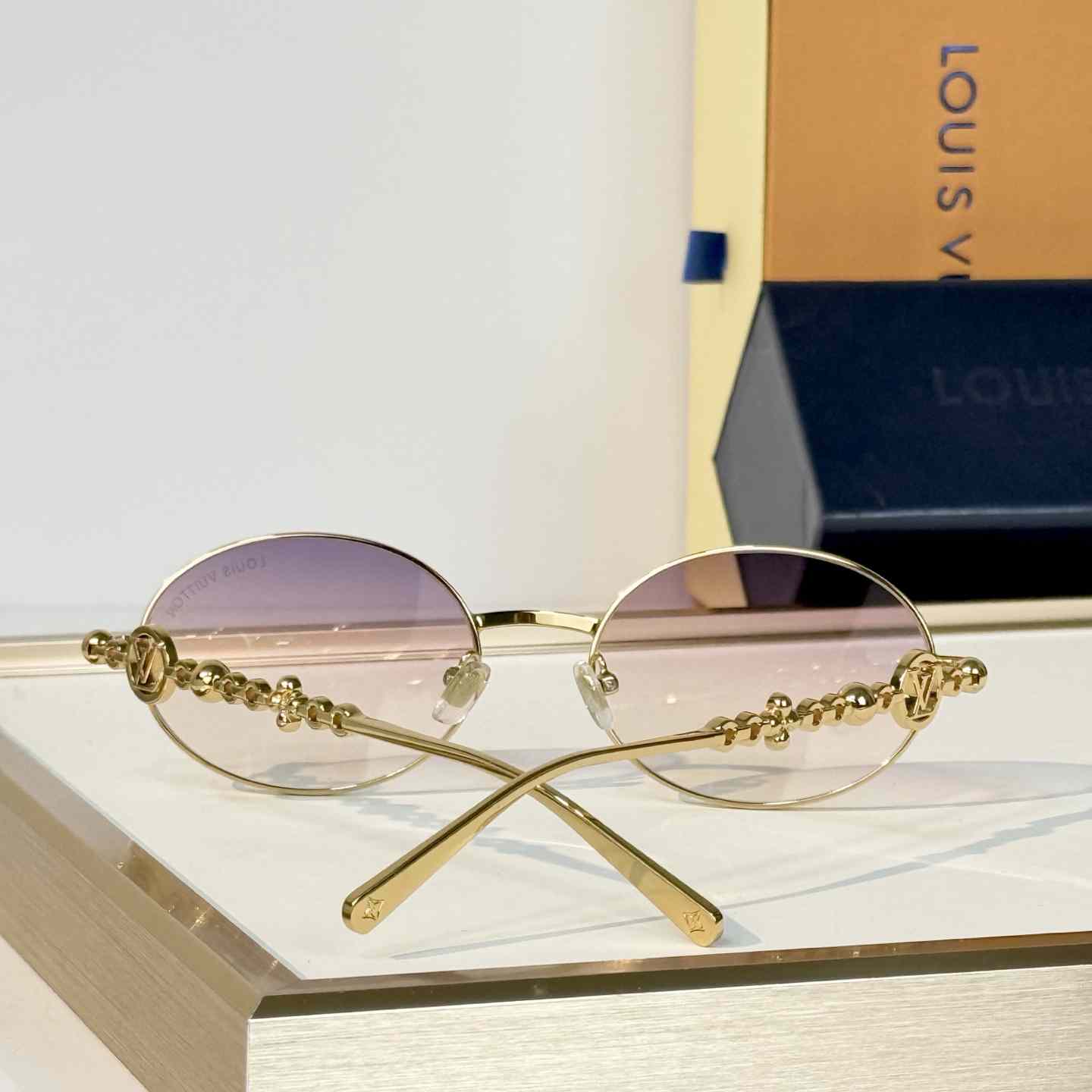 Louis Vuitton Z7336U Sunglasses   - DesignerGu