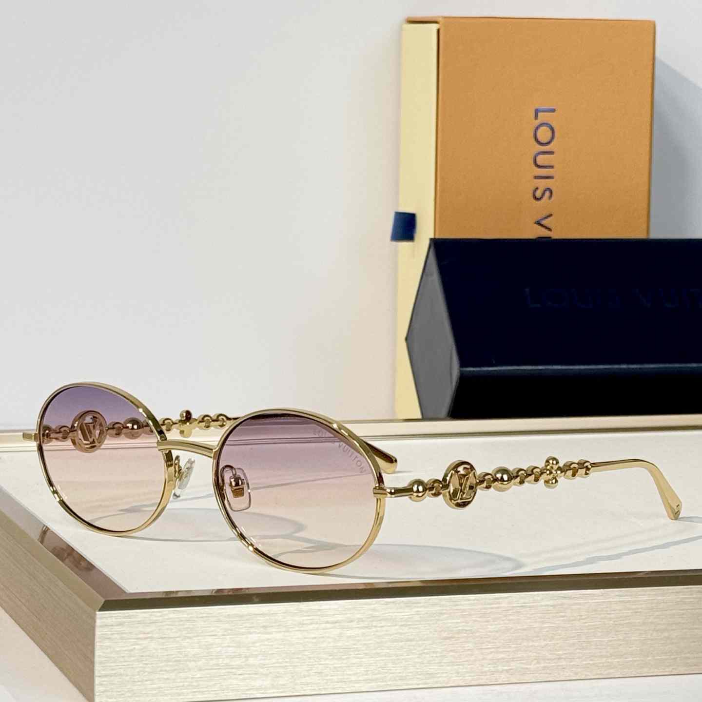Louis Vuitton Z7336U Sunglasses   - DesignerGu