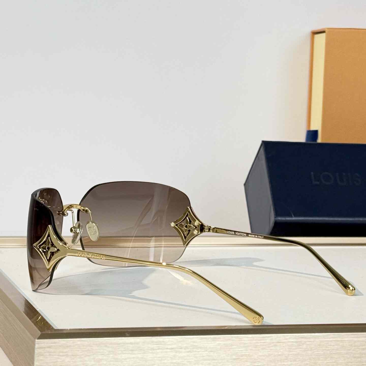 Louis Vuitton Z3457U Sunglasses   - DesignerGu