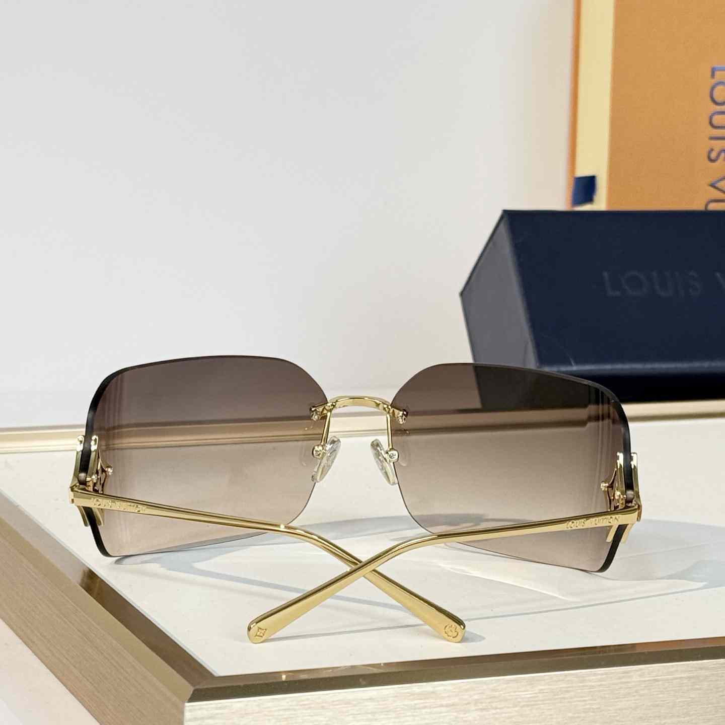 Louis Vuitton Z3457U Sunglasses   - DesignerGu