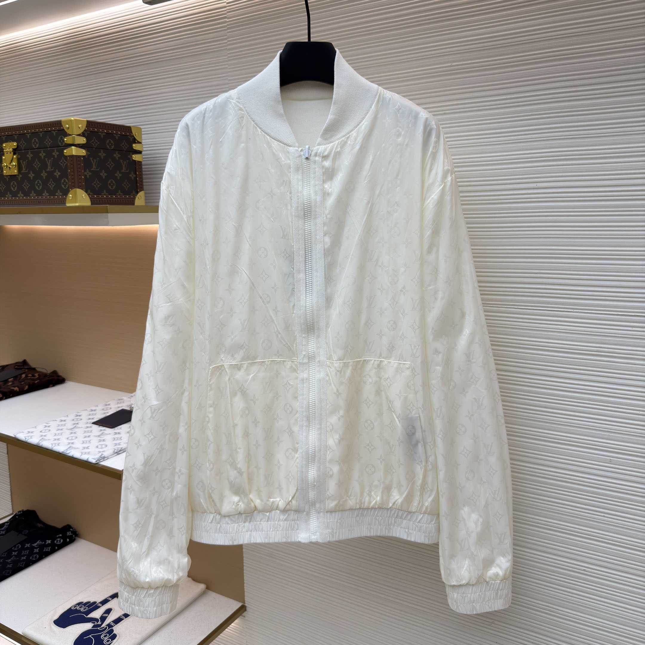 Louis Vuitton Monogram Reversible Light Bomber 1AHUWH - DesignerGu
