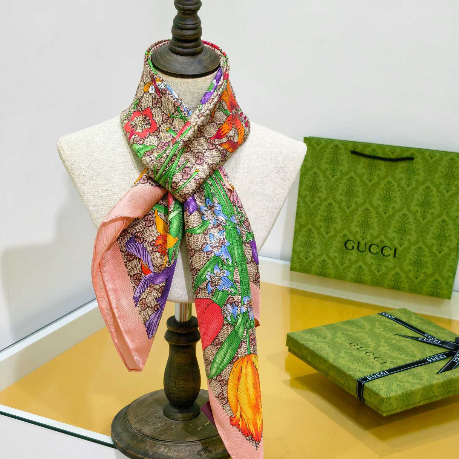 Gucci Printed Flora Silk Twill Carré - DesignerGu