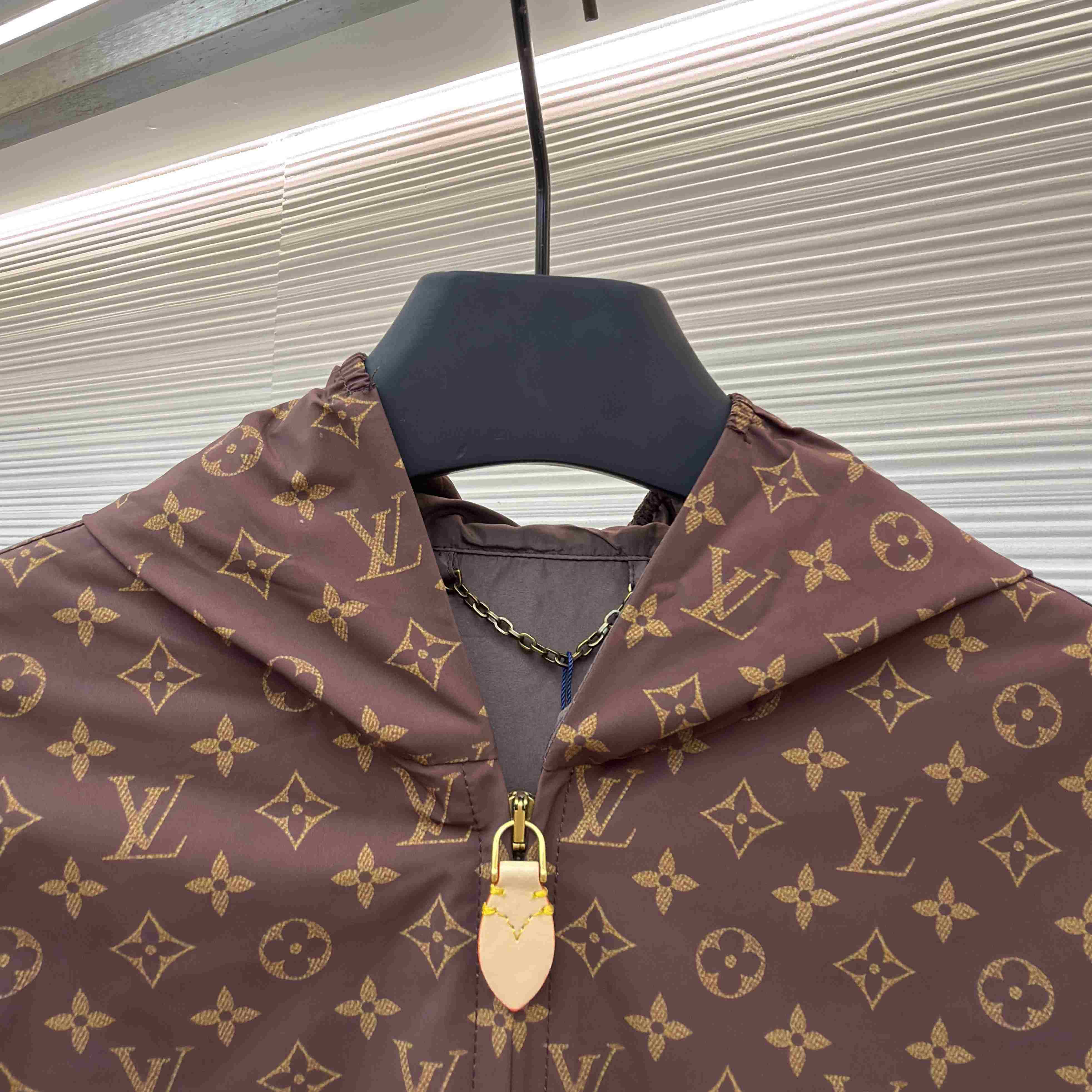 Louis Vuitton Silk Tech Windbreaker 1AKO9S - DesignerGu