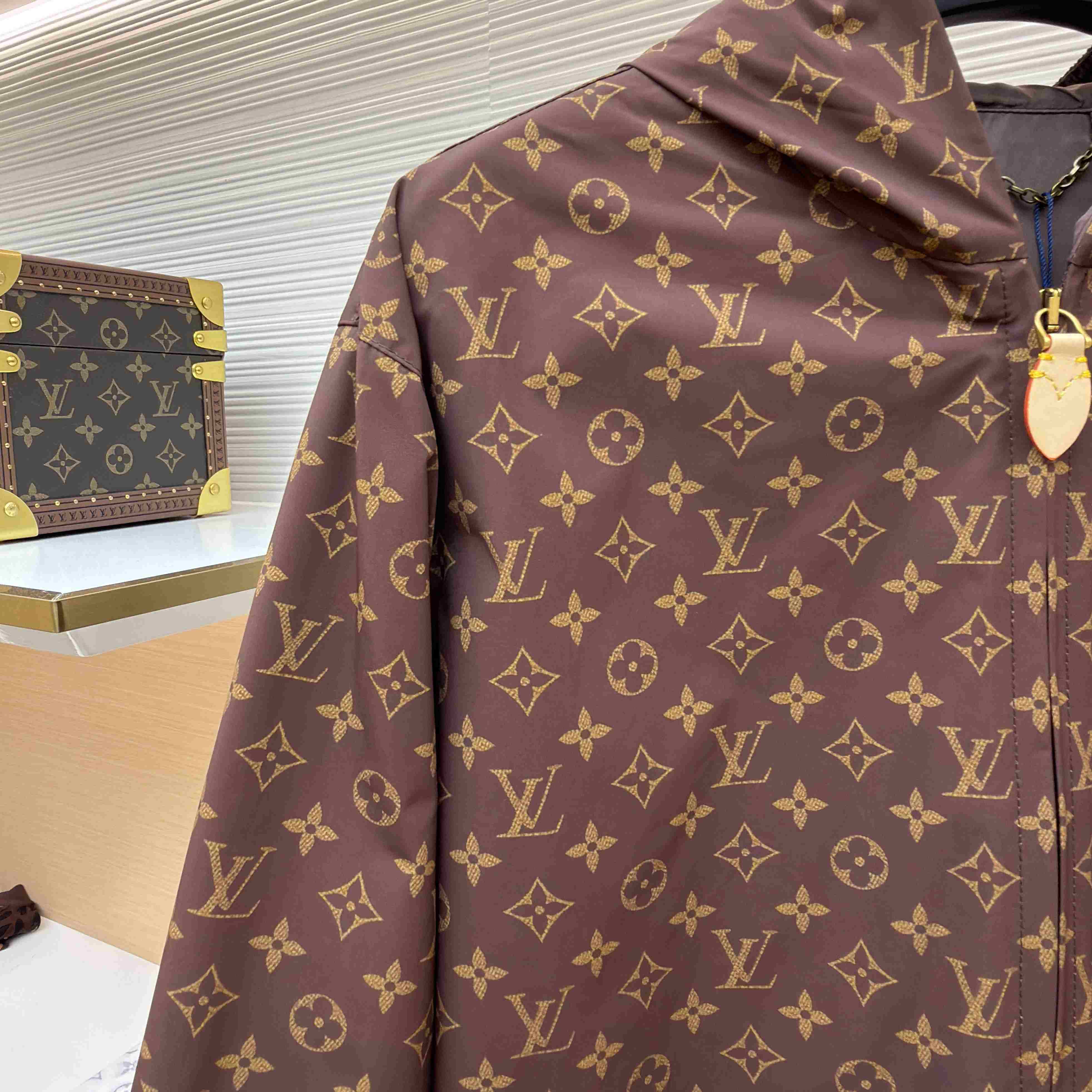 Louis Vuitton Silk Tech Windbreaker 1AKO9S - DesignerGu