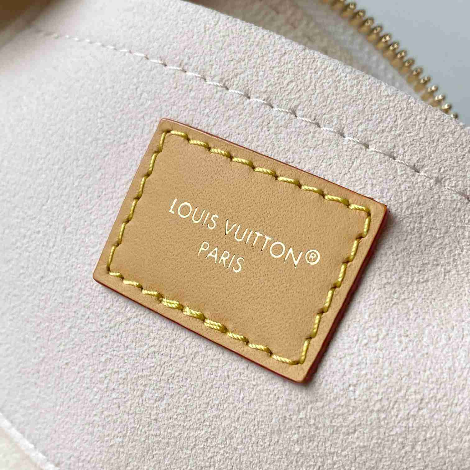 Louis Vuitton Squire East West M2A457 - DesignerGu