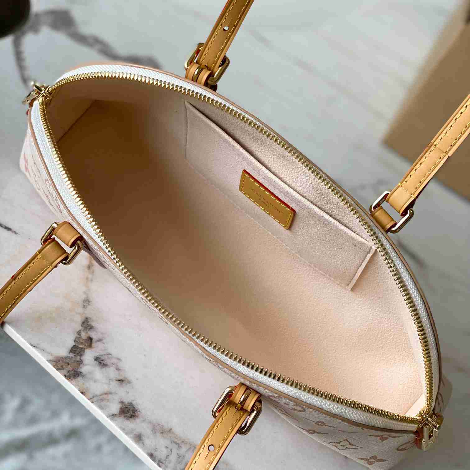 Louis Vuitton Squire East West M2A457 - DesignerGu