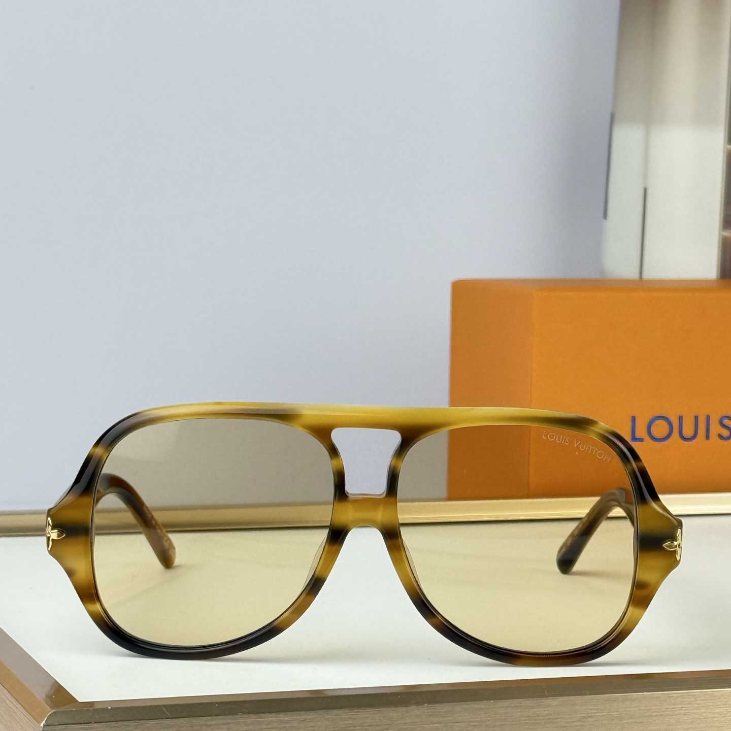 Louis Vuitton Z3476U Sunglasses   - DesignerGu