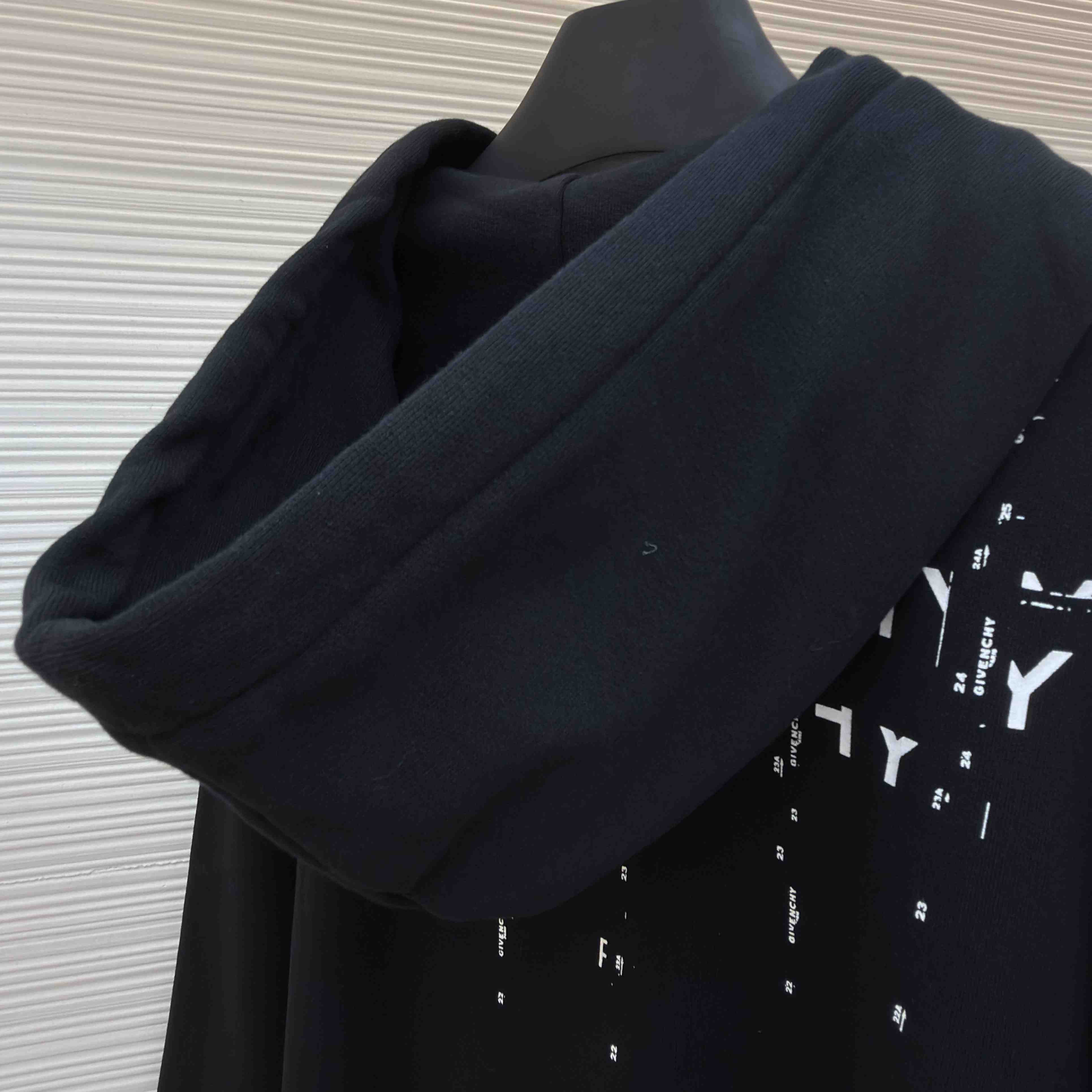 Givenchy Zipped Hoodie - DesignerGu