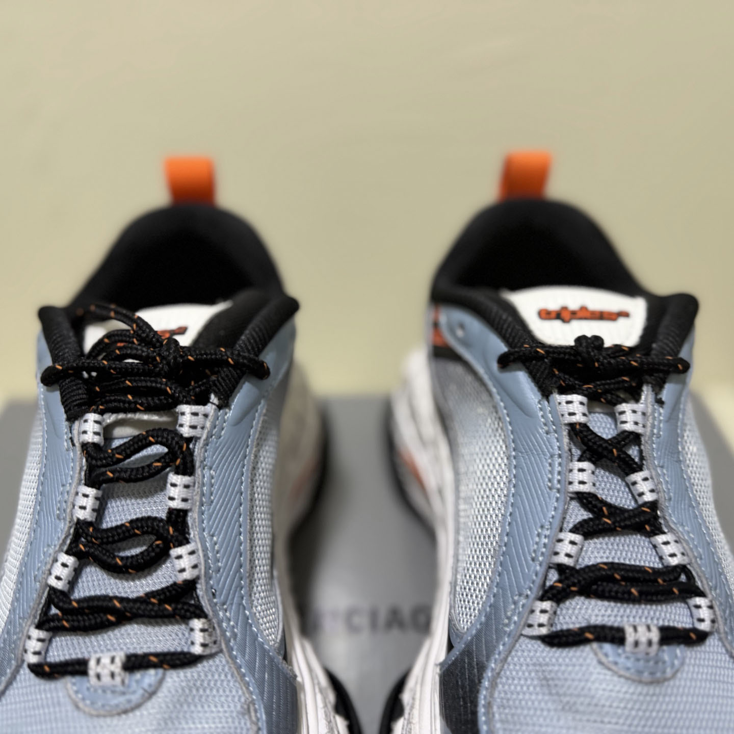 Balenciaga  Triple S.2 GRADIENT Sneaker  - DesignerGu