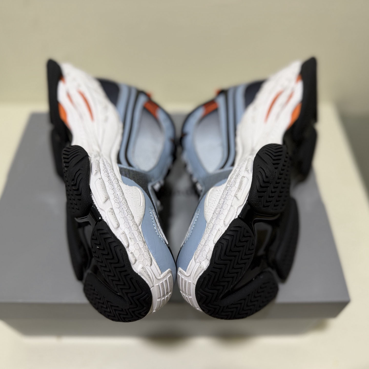 Balenciaga  Triple S.2 GRADIENT Sneaker  - DesignerGu