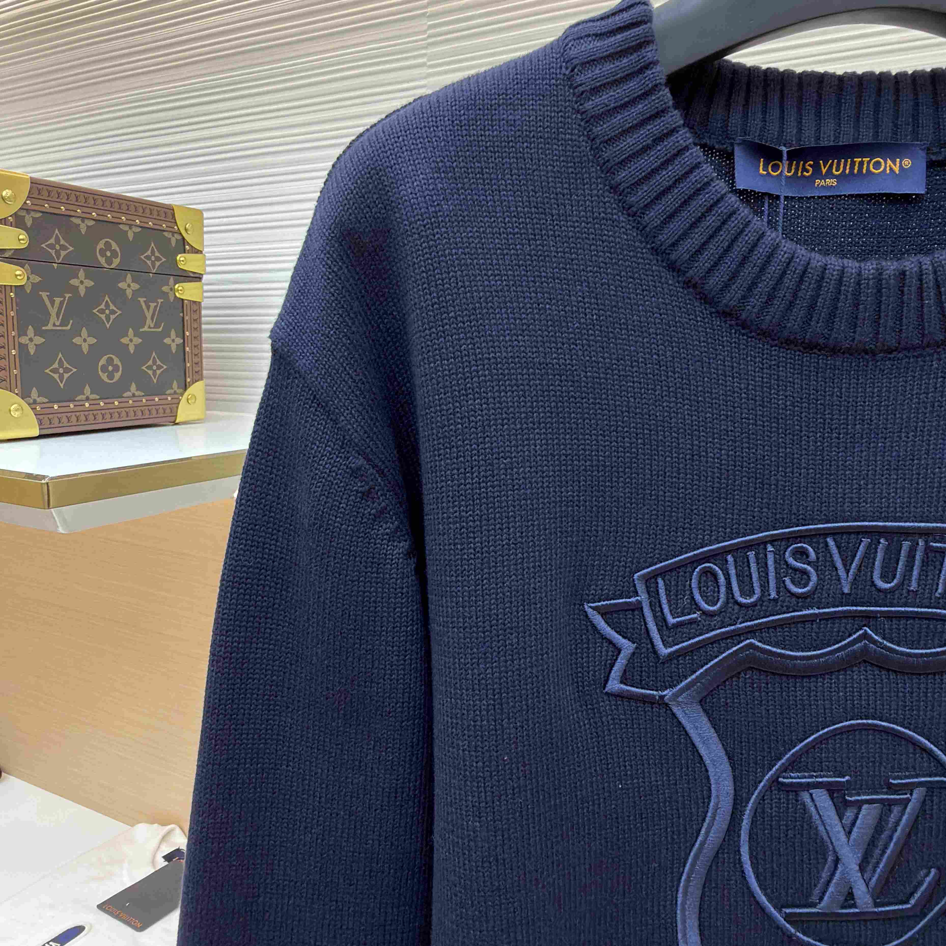 Gucci  Signature Crest Pullover - DesignerGu