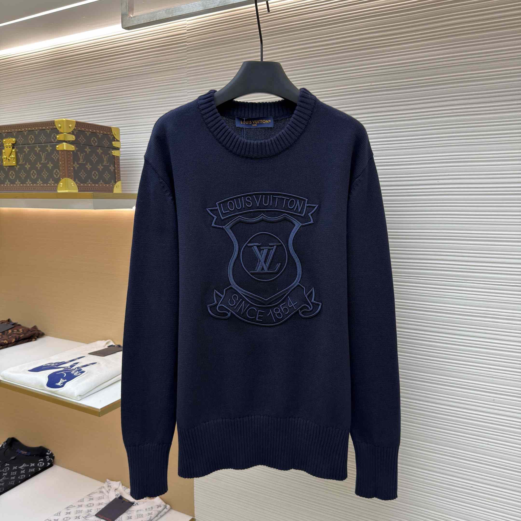 Gucci  Signature Crest Pullover - DesignerGu