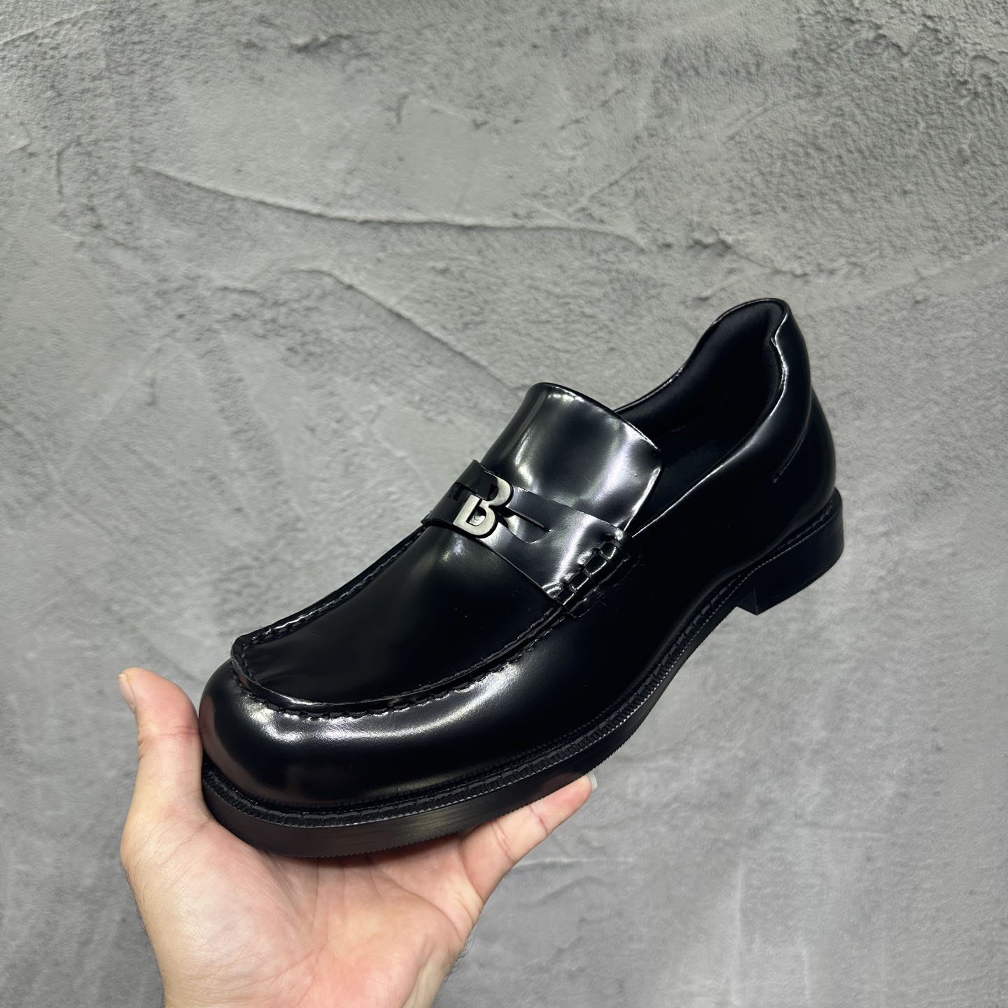 Balenciaga Comfy Loafer In Black - DesignerGu