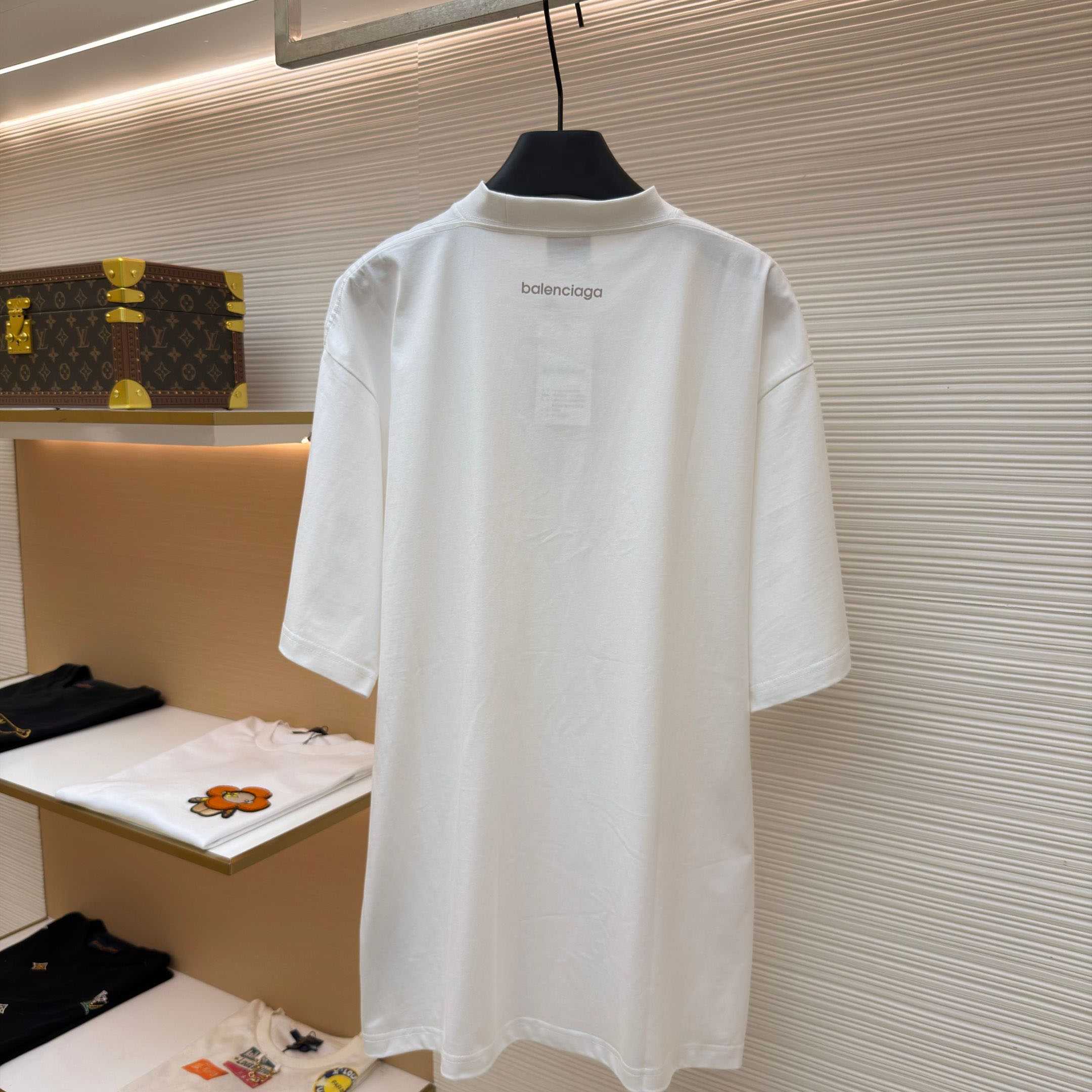 Balenciaga Bodies Medium Fit T-shirt in White - DesignerGu