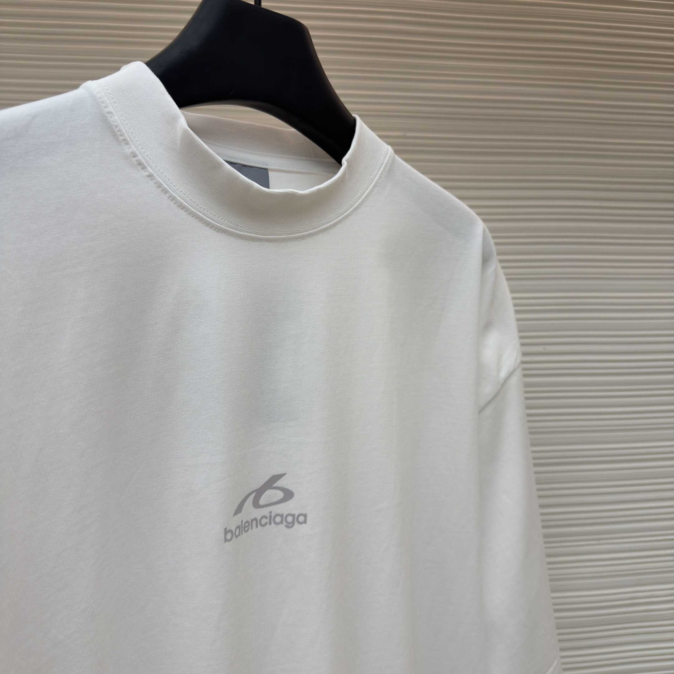Balenciaga Bodies Medium Fit T-shirt in White - DesignerGu