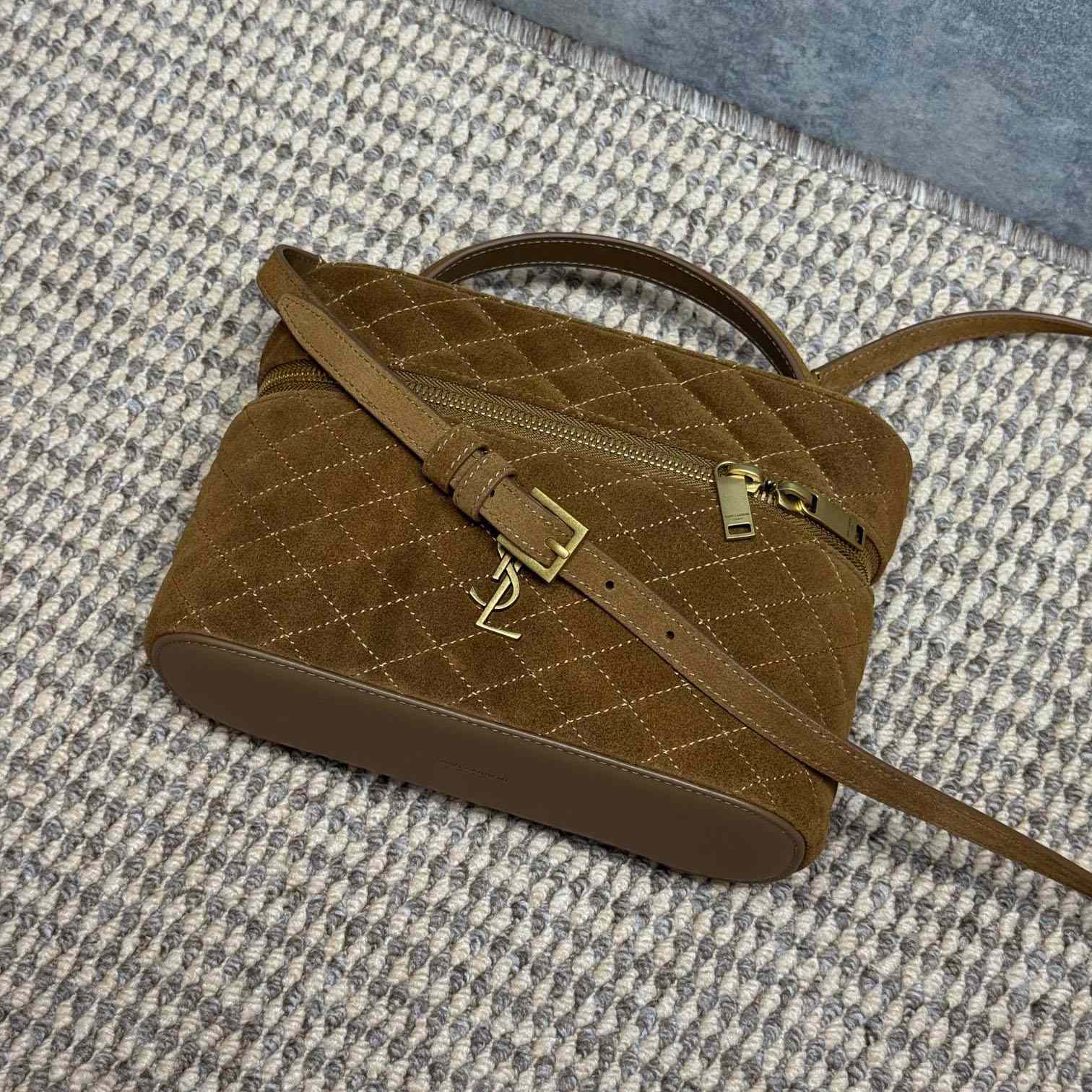 Saint Laurent GABY Vanity large In Suede - DesignerGu