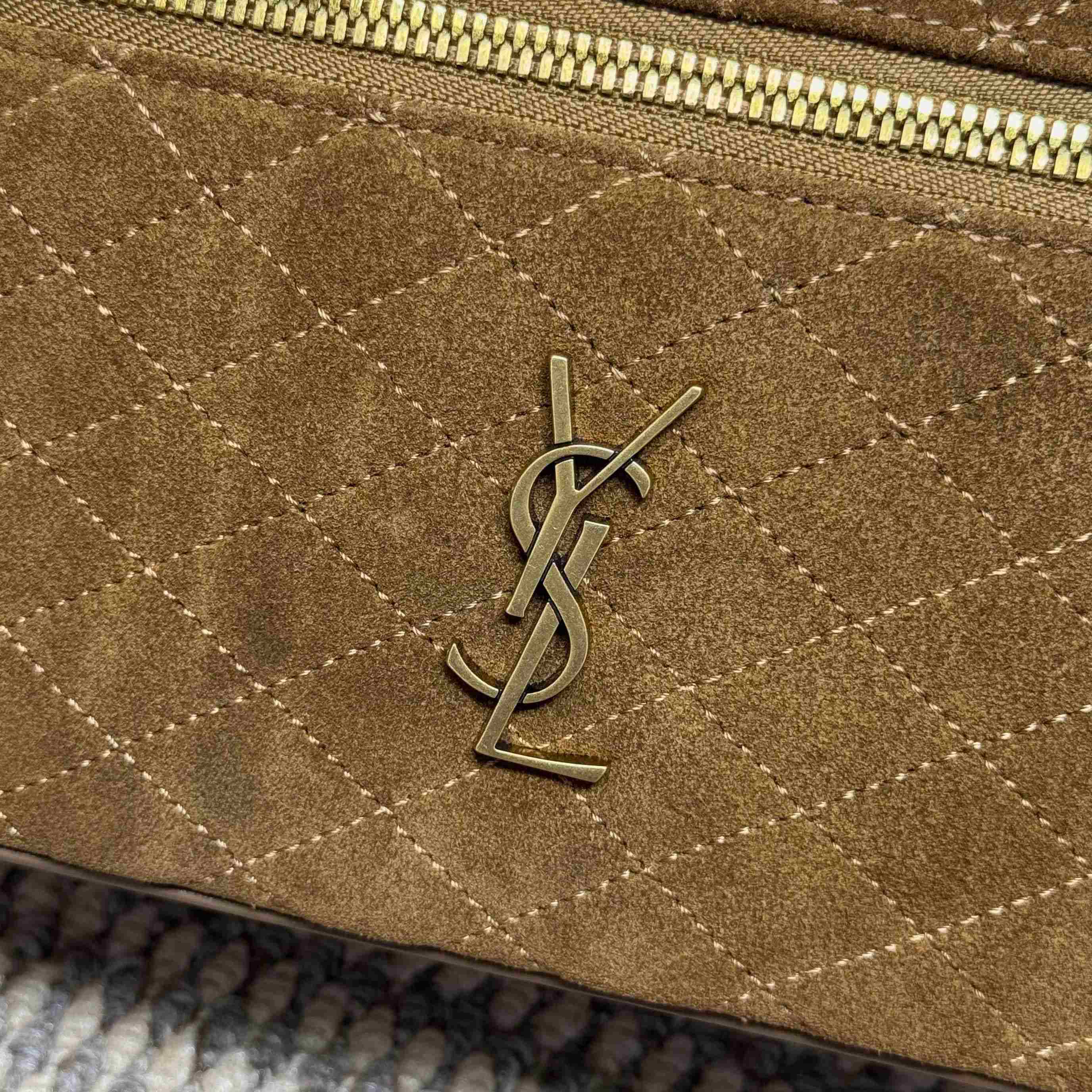 Saint Laurent GABY Vanity large In Suede - DesignerGu