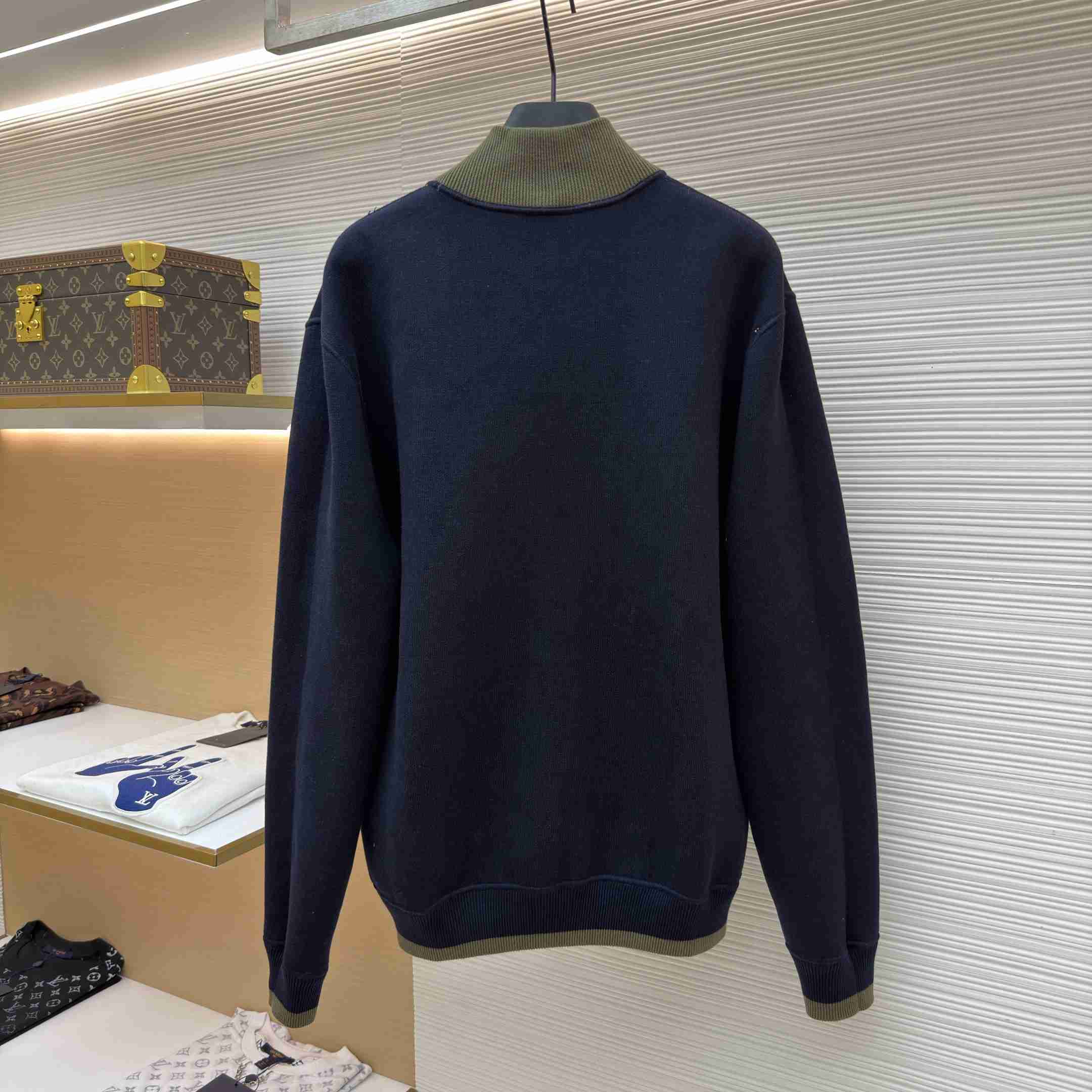 Louis Vuitton Reversible Monogram Jacquard Bomber 1AKLY9 - DesignerGu