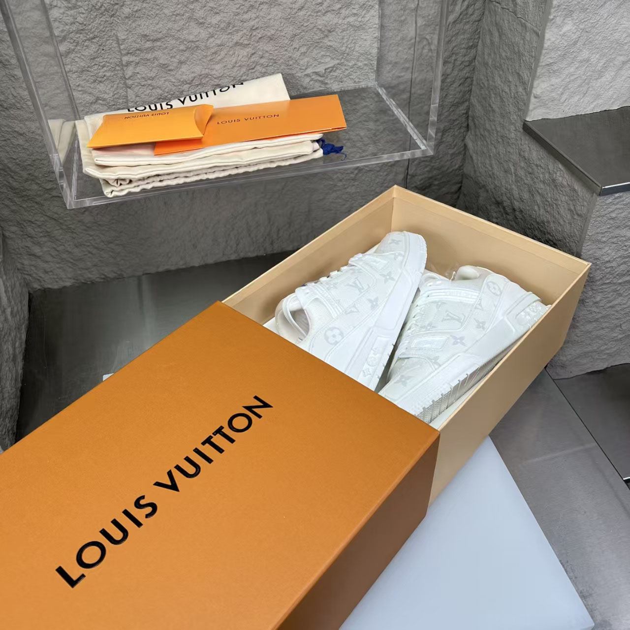 Louis Vuitton LV Trainer Sneaker 1AHDMZ (upon uk size） - DesignerGu