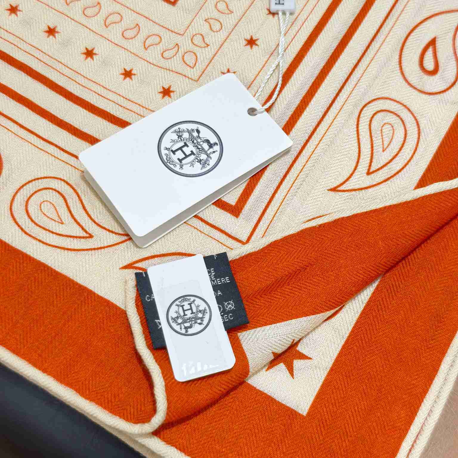 Hermes Grand Apparat Bandana Shawl 140 - DesignerGu