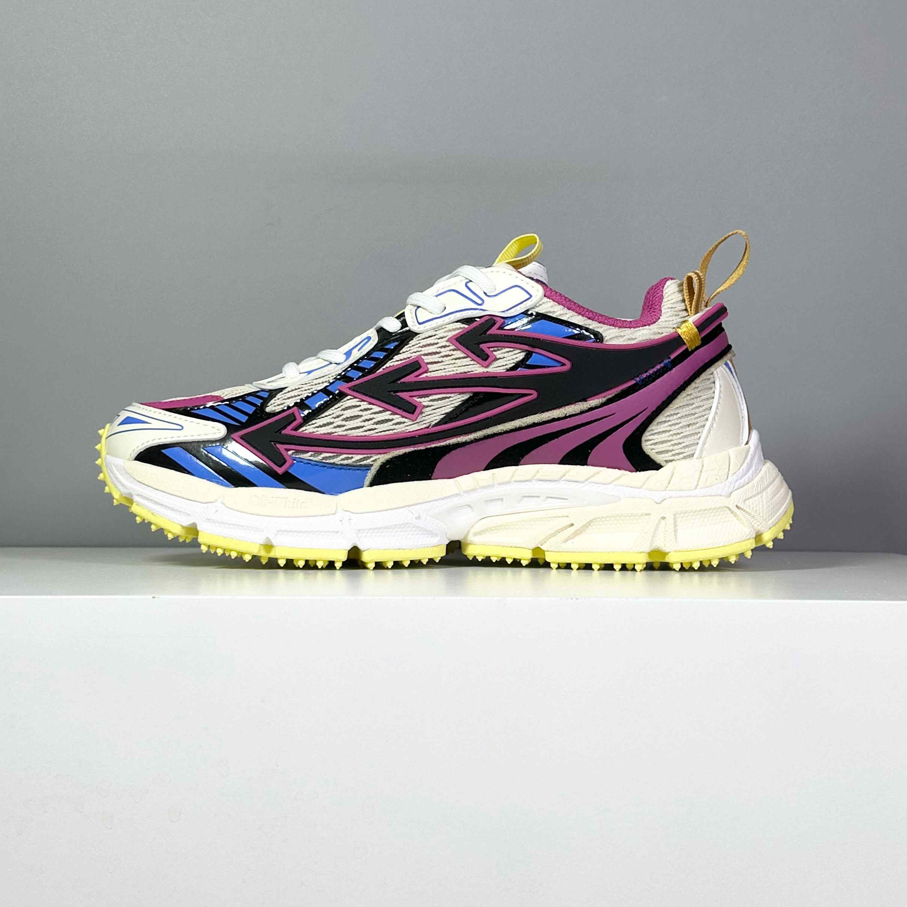 Off-White & Pink 'Be Right Back' Sneakers - DesignerGu