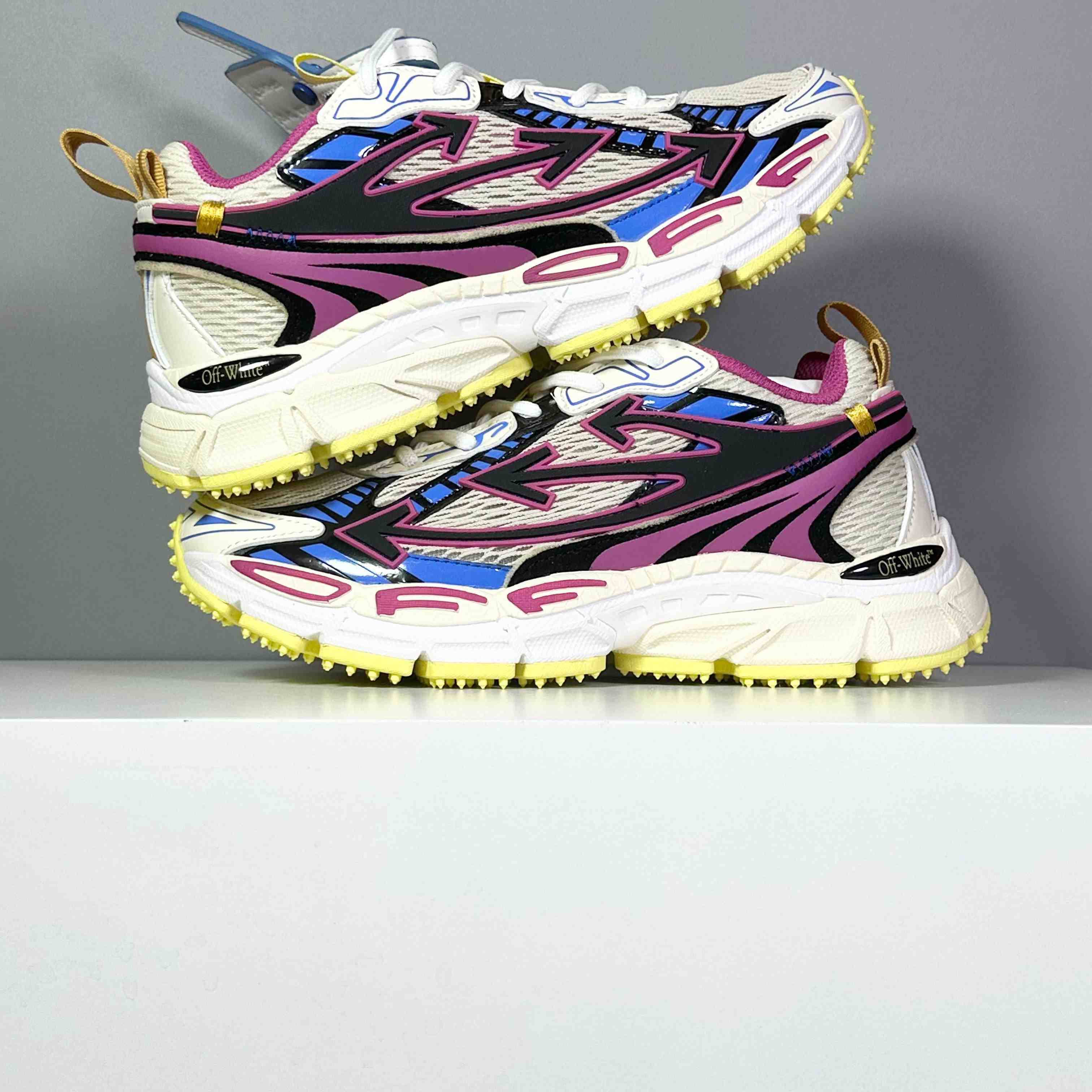 Off-White & Pink 'Be Right Back' Sneakers - DesignerGu