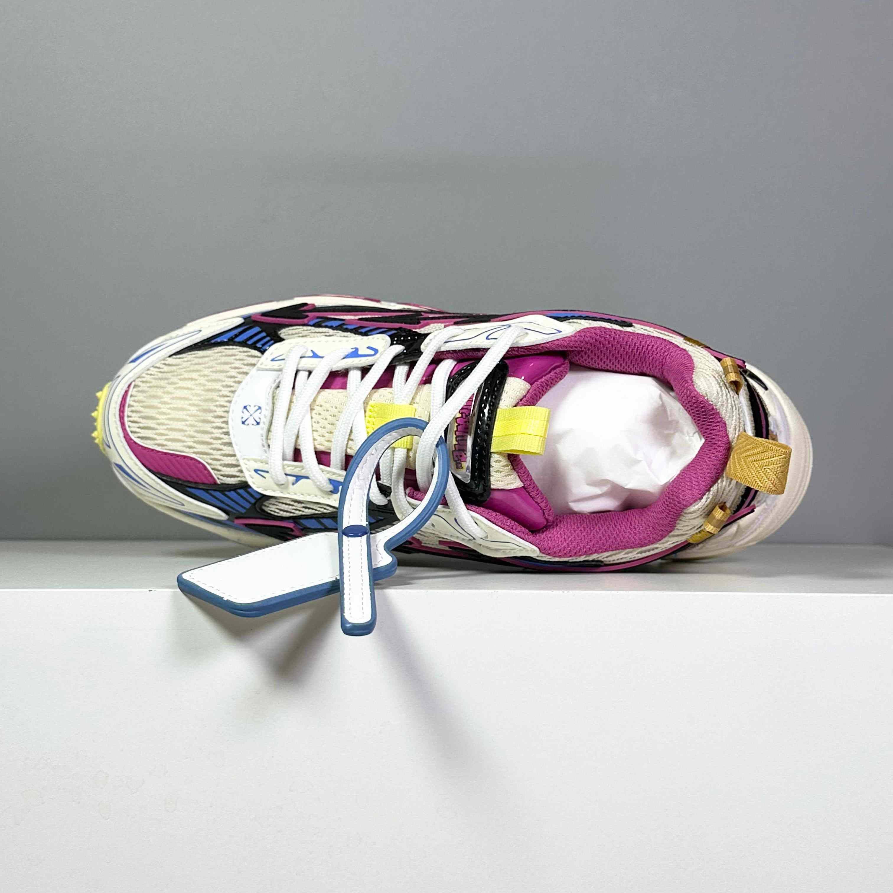 Off-White & Pink 'Be Right Back' Sneakers - DesignerGu