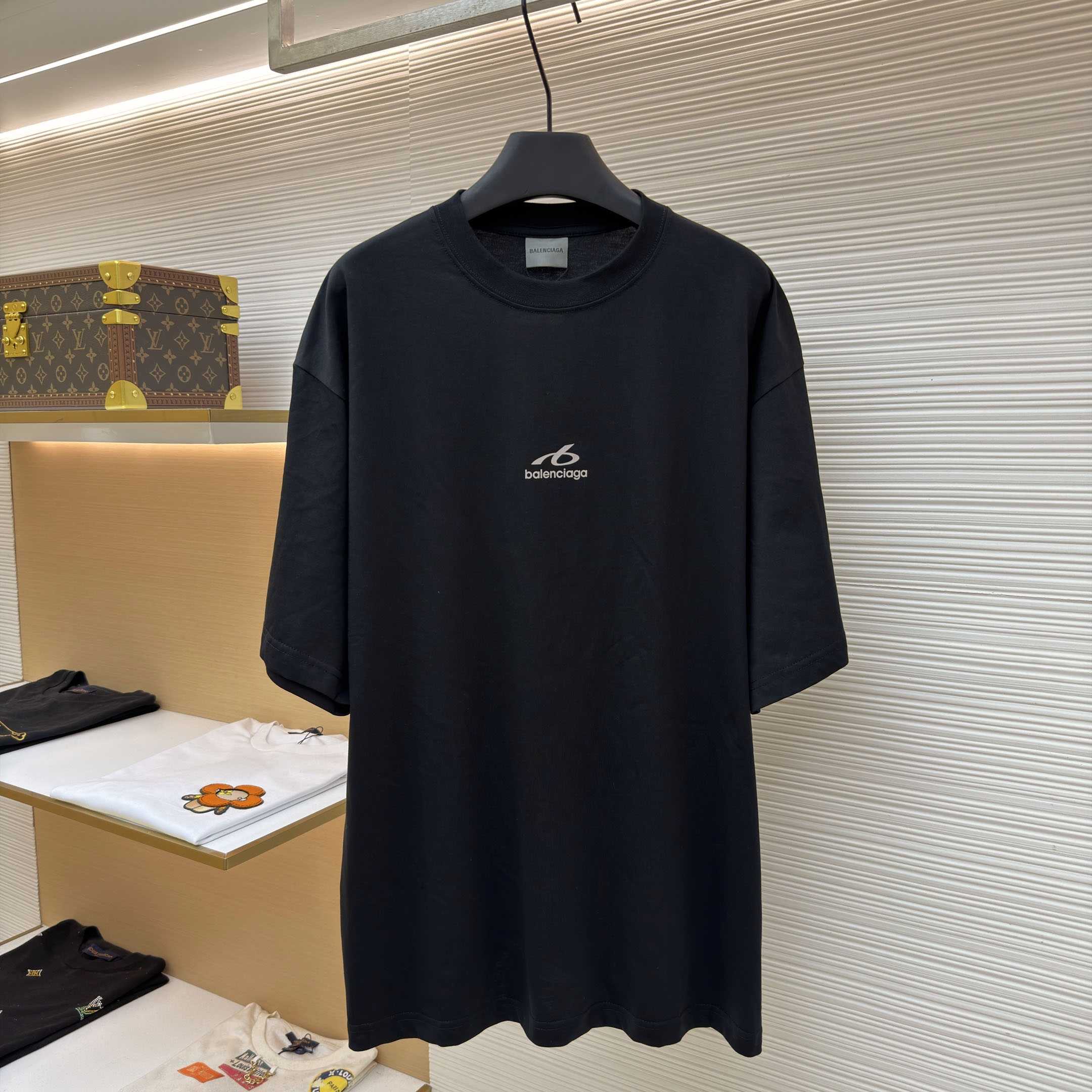 Balenciaga  Bodies Medium Fit T-shirt in Black - DesignerGu