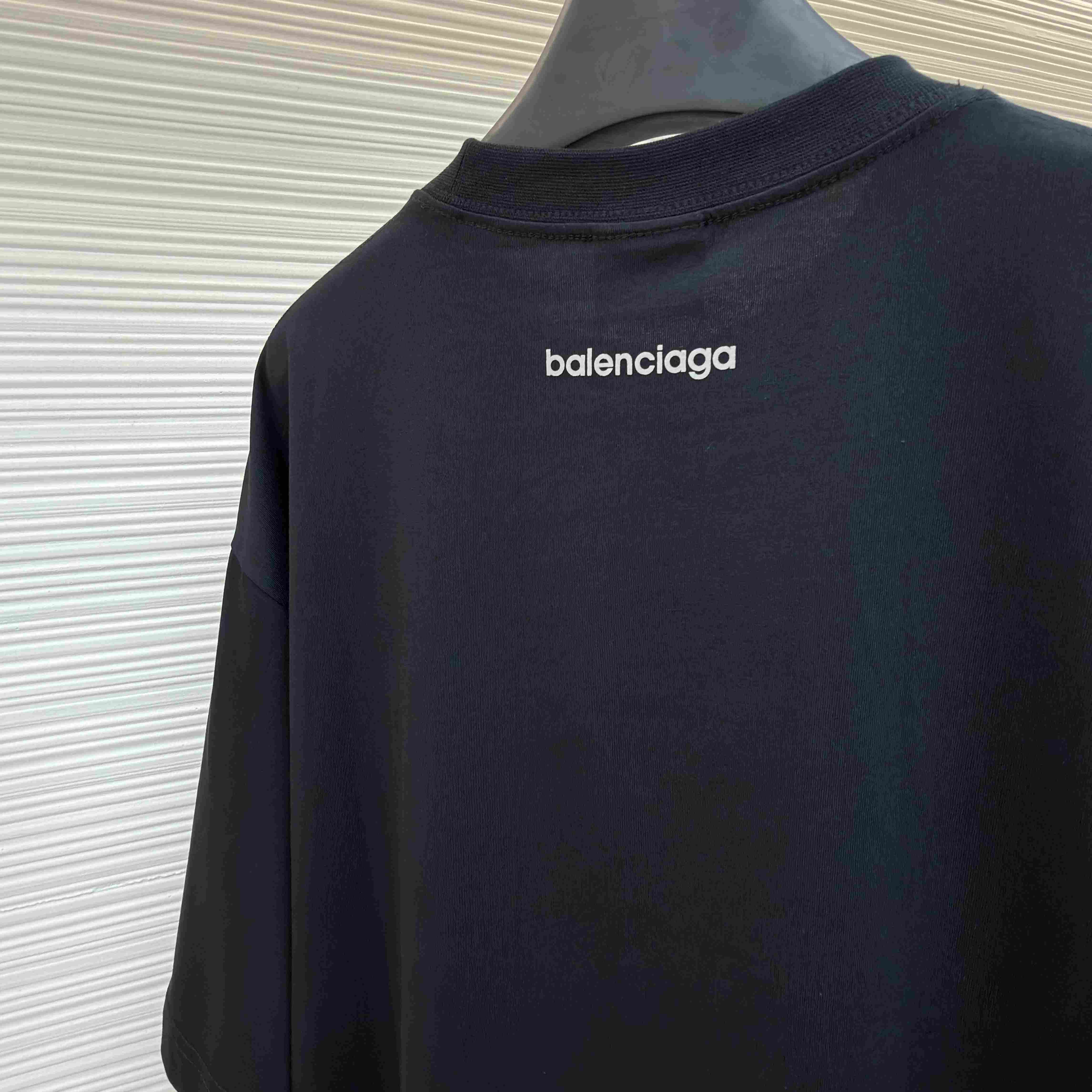 Balenciaga  Bodies Medium Fit T-shirt in Black - DesignerGu